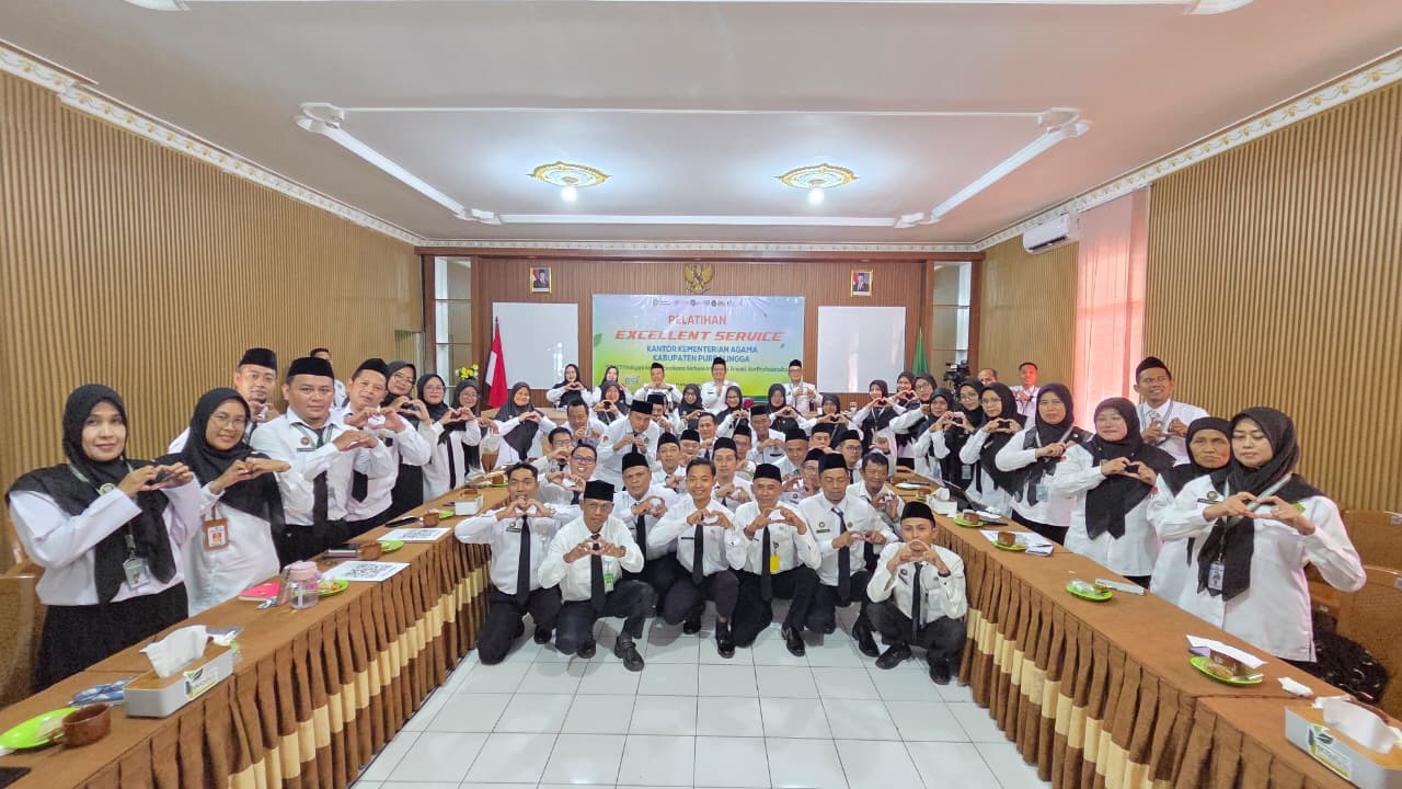 Foto bersama usai pelatihan pelayanan prima Sehati