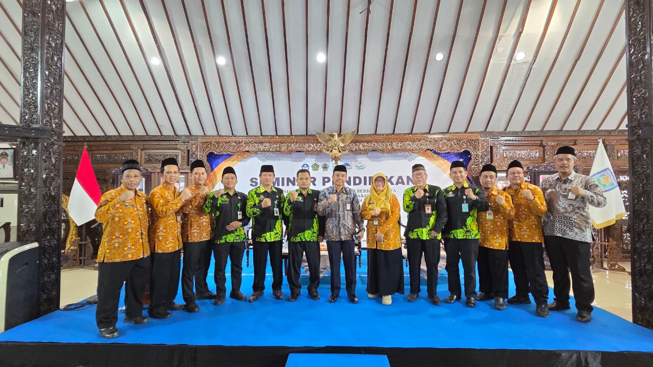 Foto bersama setelah seminar pendidikan guru PAI