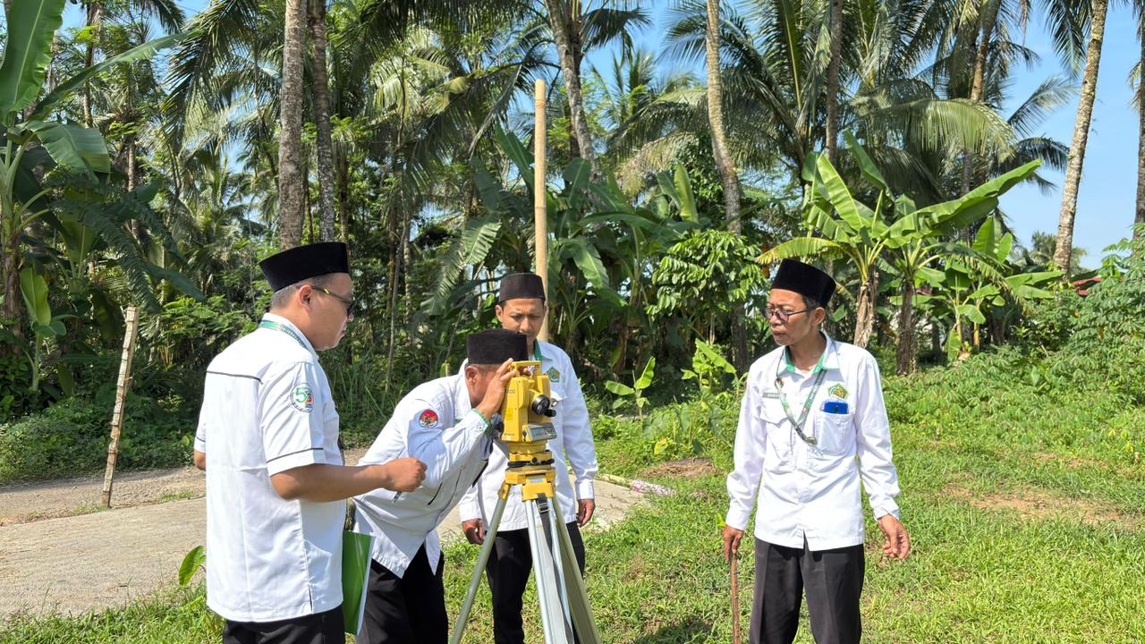 Pengukuran arah kiblat masjid/musola