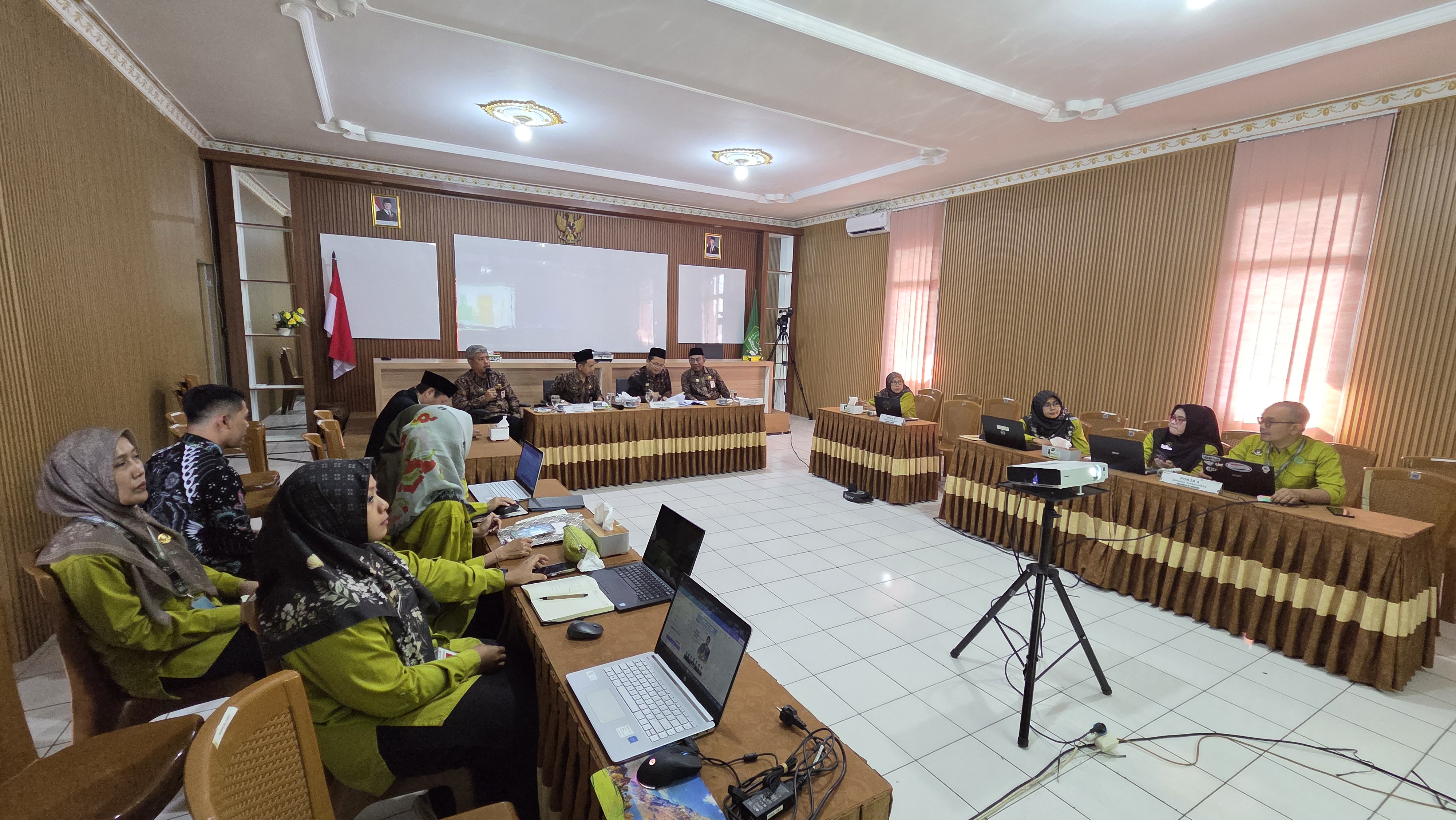 Memasuki hari kedua pelaksanaan penyusunan program pembangunan Zona Integritas, Tim Pembangunan Zona Integritas (PZI) melaksanakan deep analysis terhadap rencana aksi pada enam area perubahan sebagai langkah memastikan seluruh program kerja lebih terukur, realistis, dan selaras dengan target pembangunan Zona Integritas menuju WBBM 2026–2027.