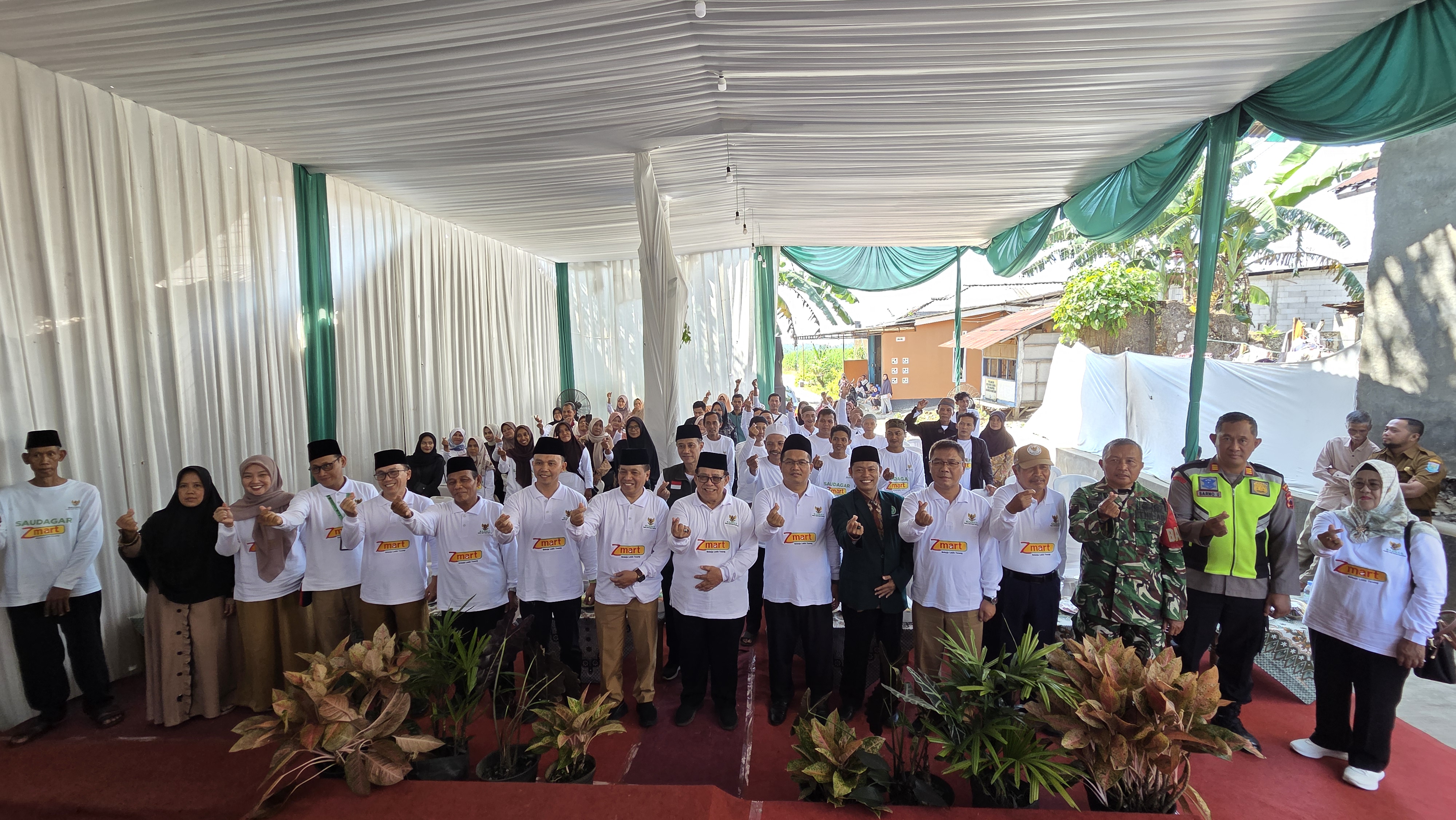 Foto bersama usai launching program ZMart Baznas Purbalingga di Desa Majapura, Bobotsari