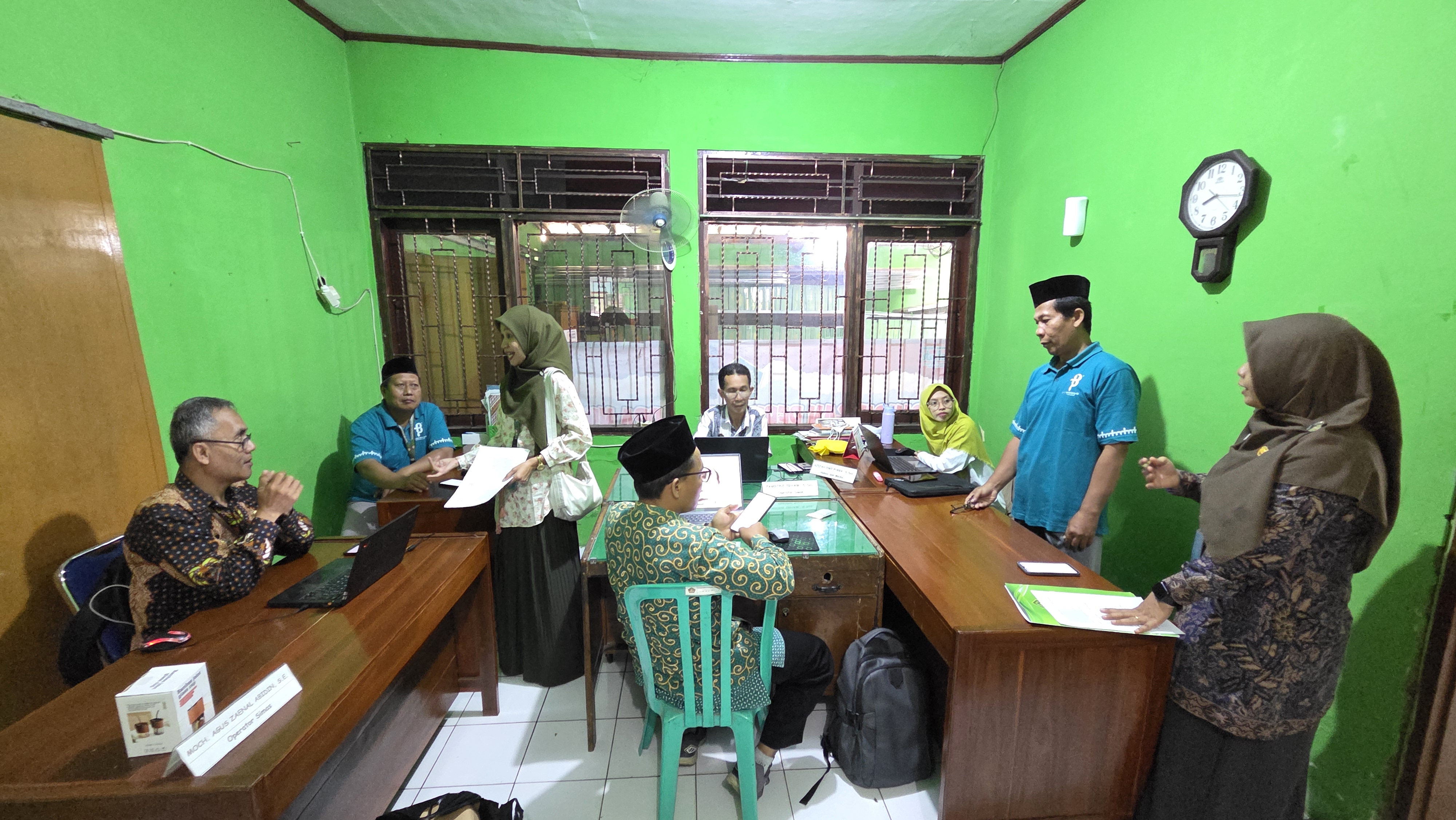 Kantor Kementerian Agama Kabupaten Purbalingga melalui Tim 2 Monitoring pelayanan serta pembangunan Zona Integritas (ZI) melaksanakan pembinaan dan monitoring di dua Kantor Urusan Agama (KUA), yakni KUA Kalimanah dan Kaligondang, Jumat (12/6/2026).