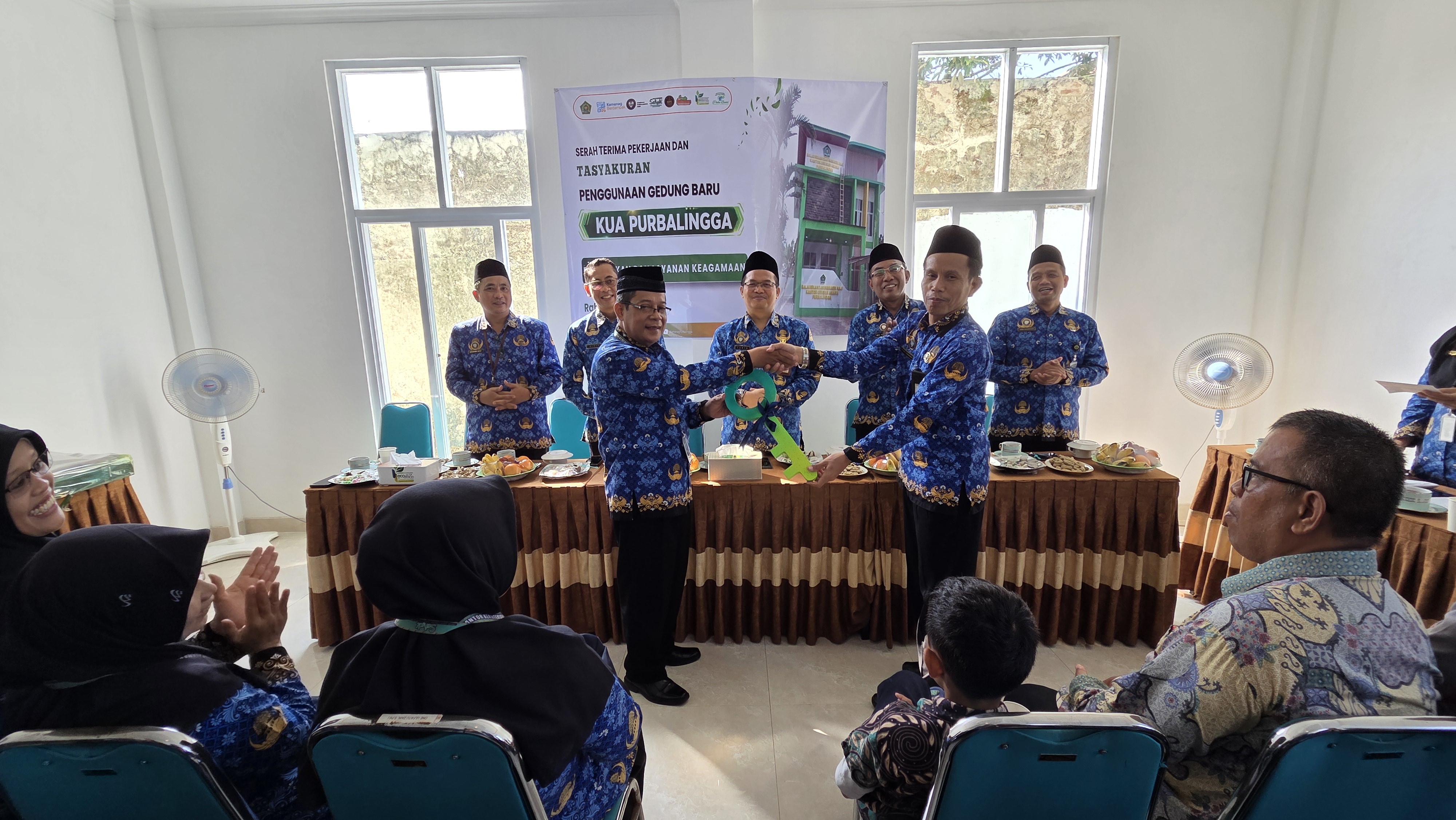 Kepala Kantor Kementerian Agama Kabupaten Purbalingga, Zahid Khasani, mengajak seluruh pegawai KUA Purbalingga untuk menjadikan gedung baru sebagai sarana meningkatkan kualitas pelayanan kepada masyarakat