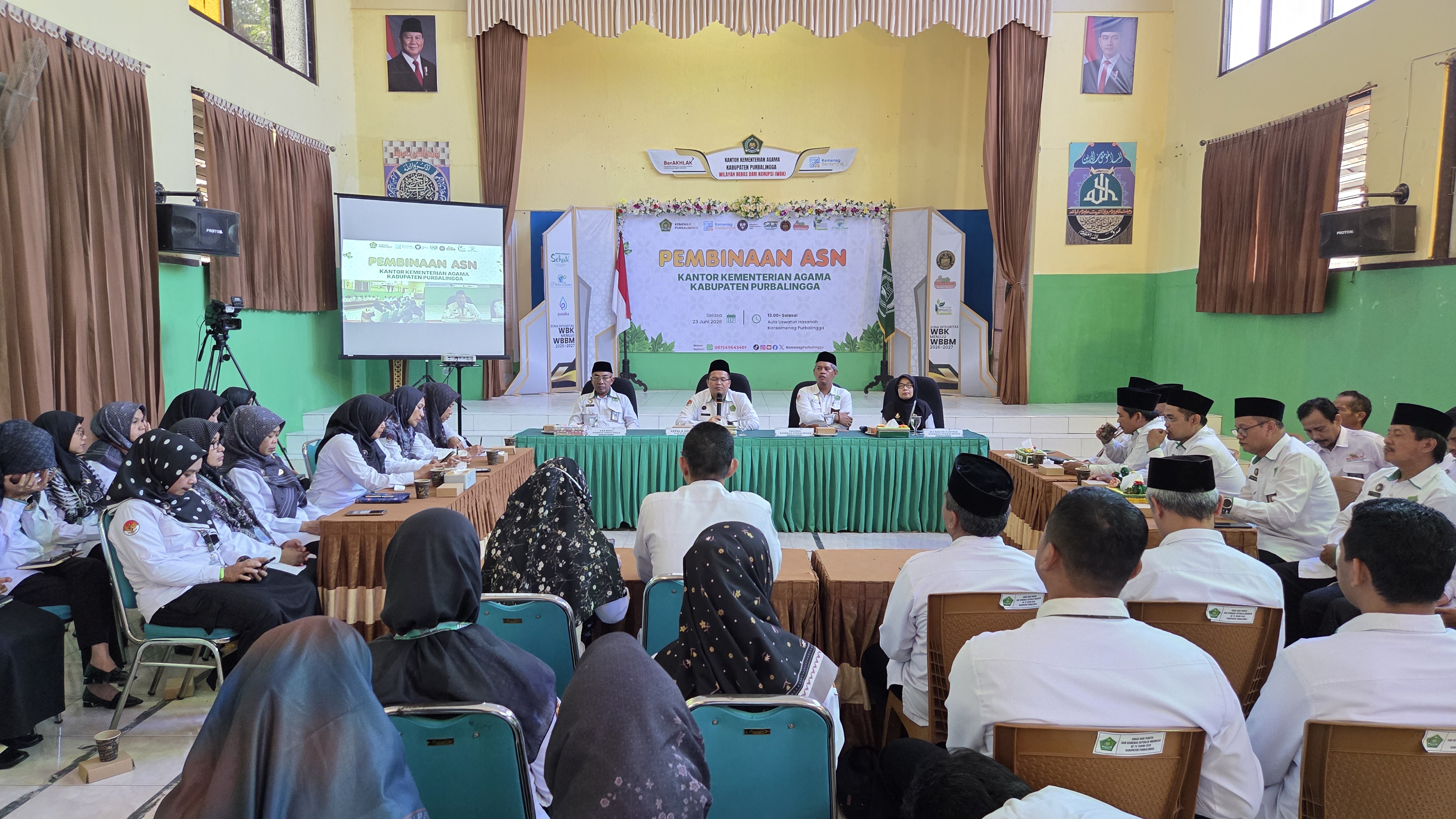 Kantor Kementerian Agama Kabupaten Purbalingga menggelar Pembinaan Aparatur Sipil Negara (ASN) di Aula Uswatun Hasanah, Selasa (23/6/2026). Kegiatan yang dilaksanakan setiap triwulan ini diikuti seluruh ASN yang berkantor di lingkungan Kankemenag Kabupaten Purbalingga, termasuk para pengawas.