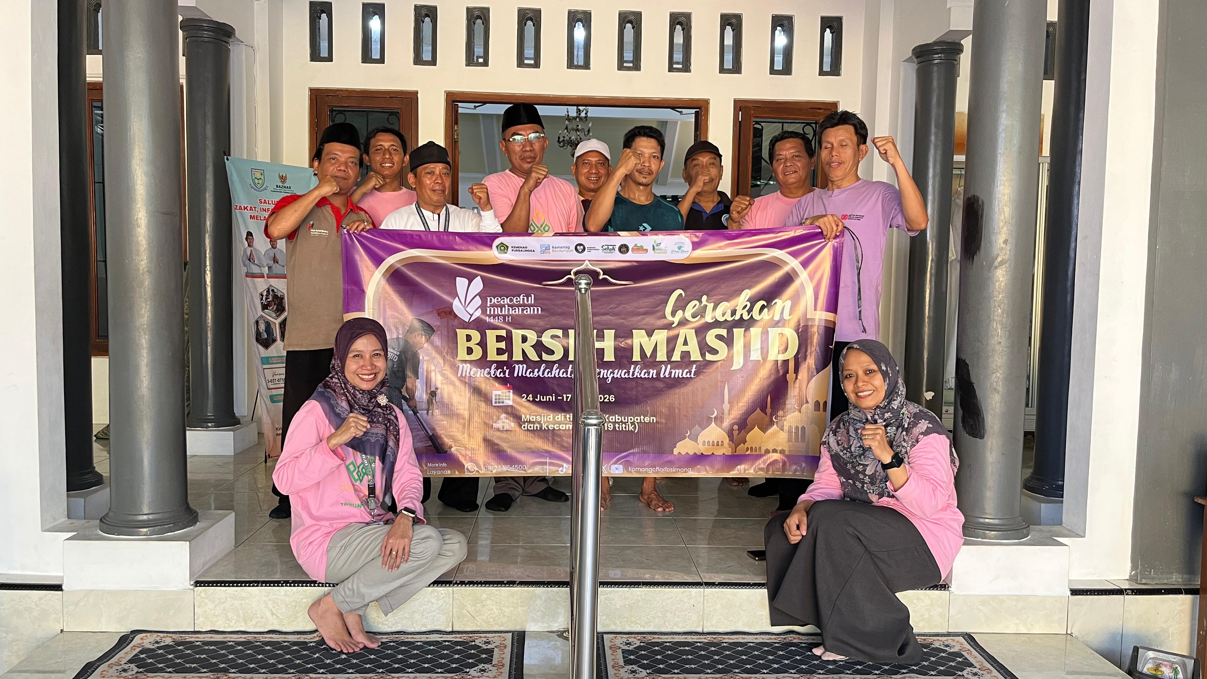 Dalam rangka menyemarakkan peringatan Tahun Baru Islam melalui program Peaceful Muharam 1448 H, Kantor Kementerian Agama Kabupaten Purbalingga melaksanakan Gerakan Bersih-Bersih Masjid (GeBer Mas!) di Masjid Uswatun Hasanah