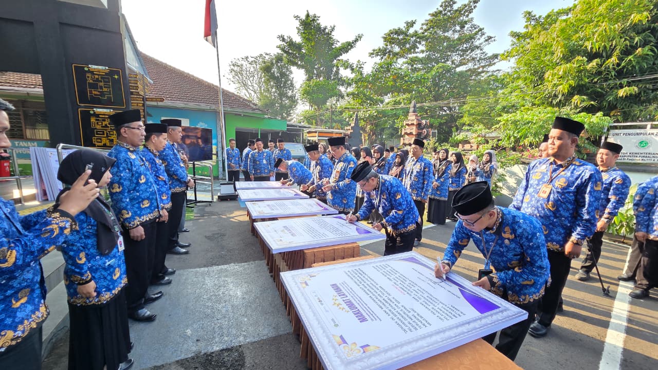 Komitmen pelayanan prima, standarisasi maklumat layanan