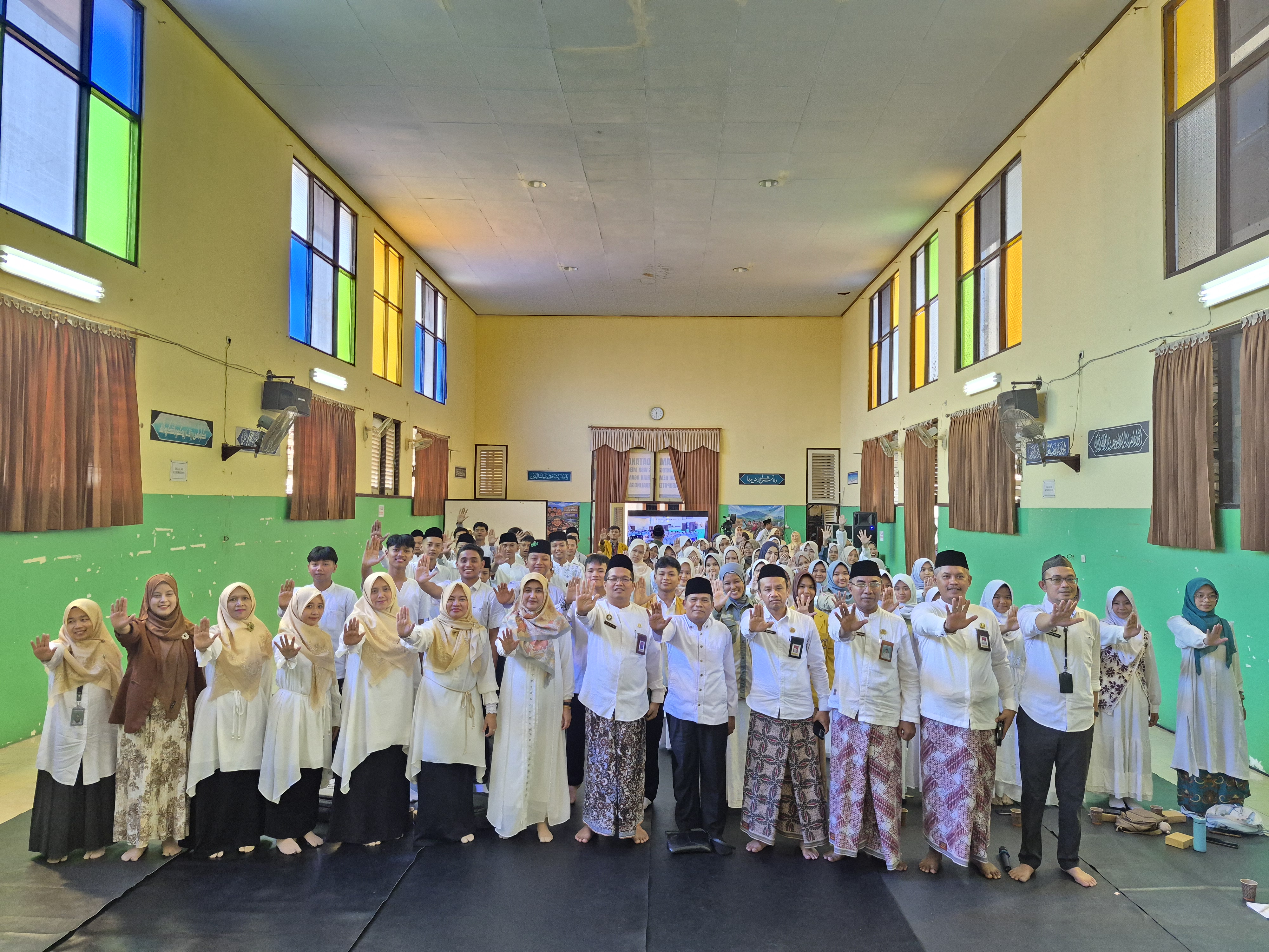 Kepala Kantor Kementerian Agama Kabupaten Purbalingga, Zahid Khasani, secara resmi membuka kegiatan Peaceful Muharam 1448 H bertajuk Muharam Bersama Gen-Z yang digelar di Aula Uswatun Khasanah, Kamis (9/7/2026).