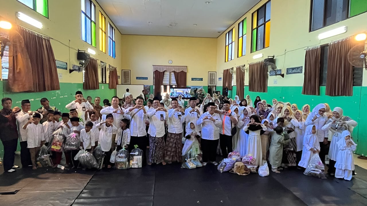 Kankemenag Purbalingga menyalurkan santunan kepada 500 yatim, piatu, difabel, dan duafa dalam rangkaian Peaceful Muharram 1448 H di Aula Uswatun Khasanah, Kamis (9/7/2026).