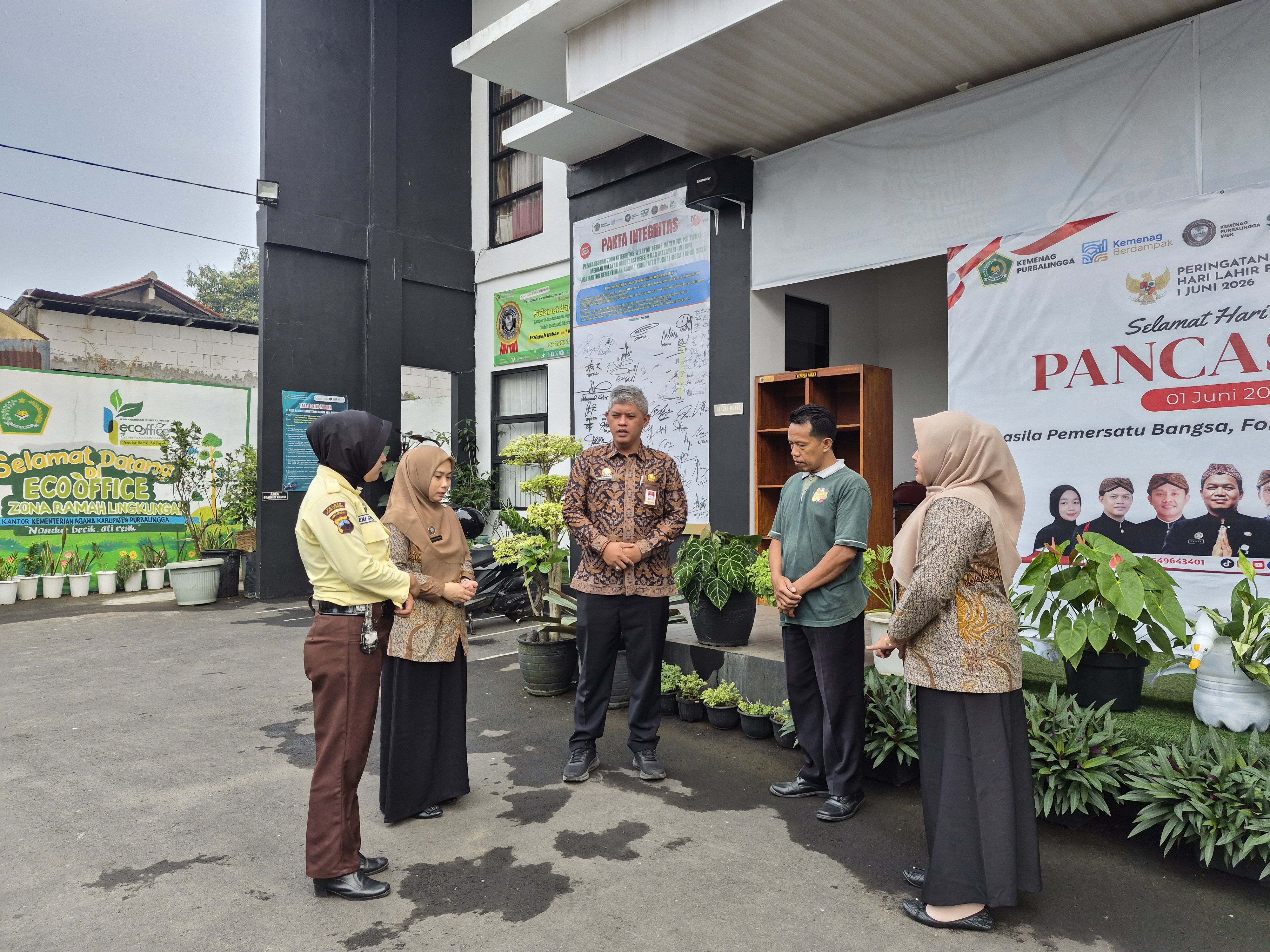 Kasi PAIS pimpin briefing petugas PTSP