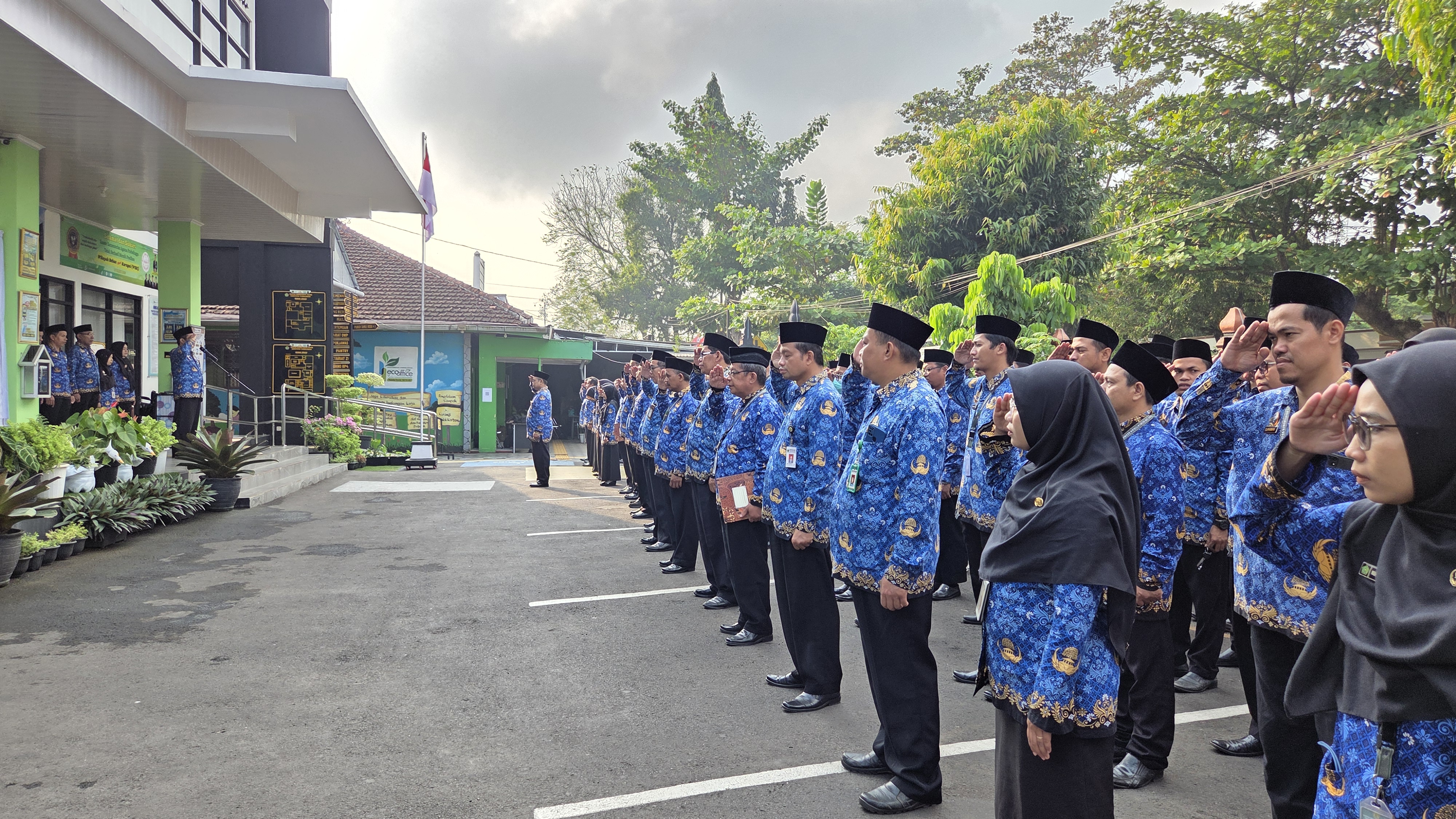 Apel Penghormatan Bendera yang digelar di halaman Kantor Kementerian Agama Kabupaten Purbalingga, Jumat (17/7/2026).