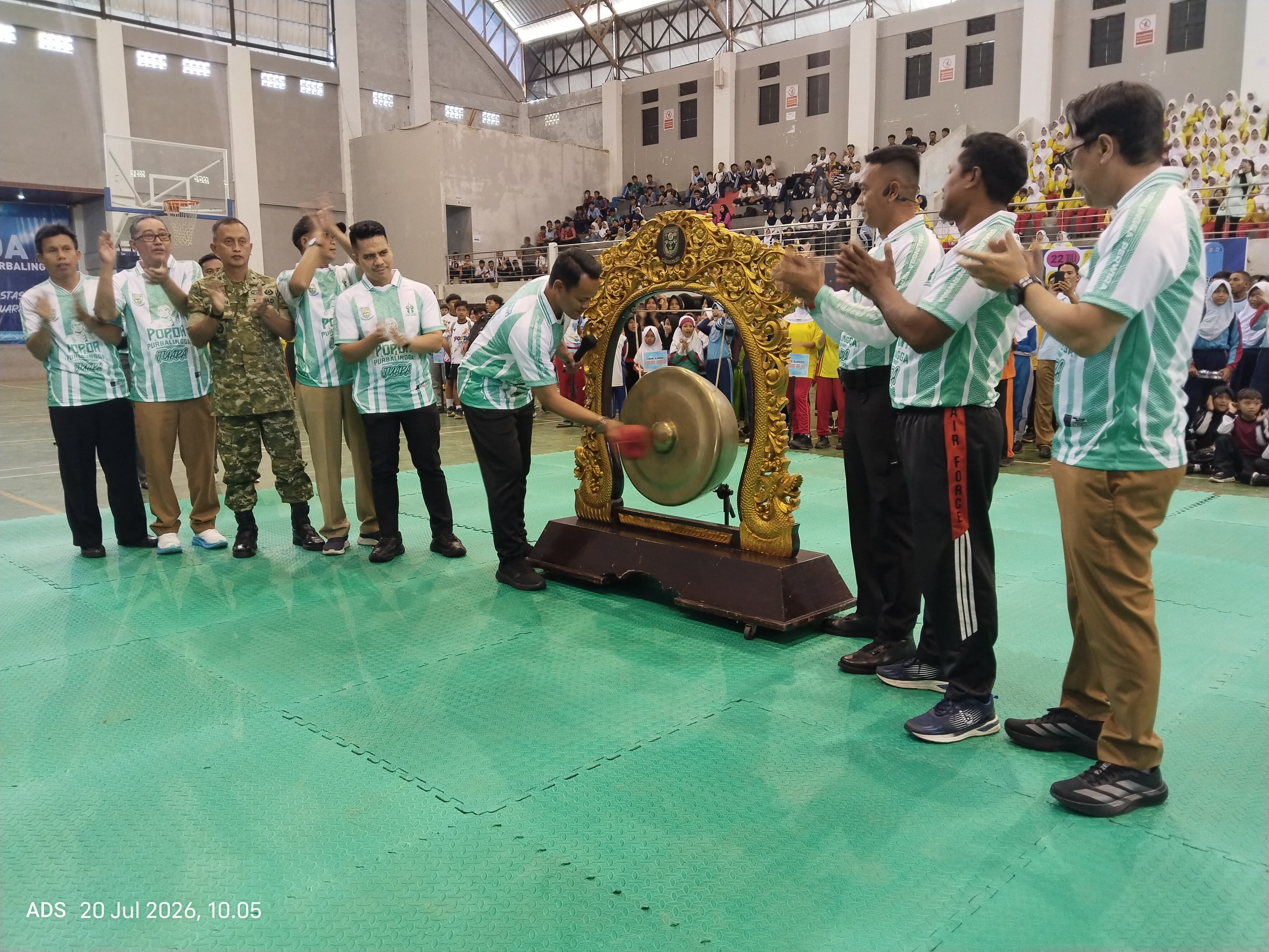 Pekan Olahraga Pelajar Daerah (POPDA) Kabupaten Purbalingga Tahun 2026 resmi dibuka di GOR Sasana Krida Perwira, Senin (20/7/2026).