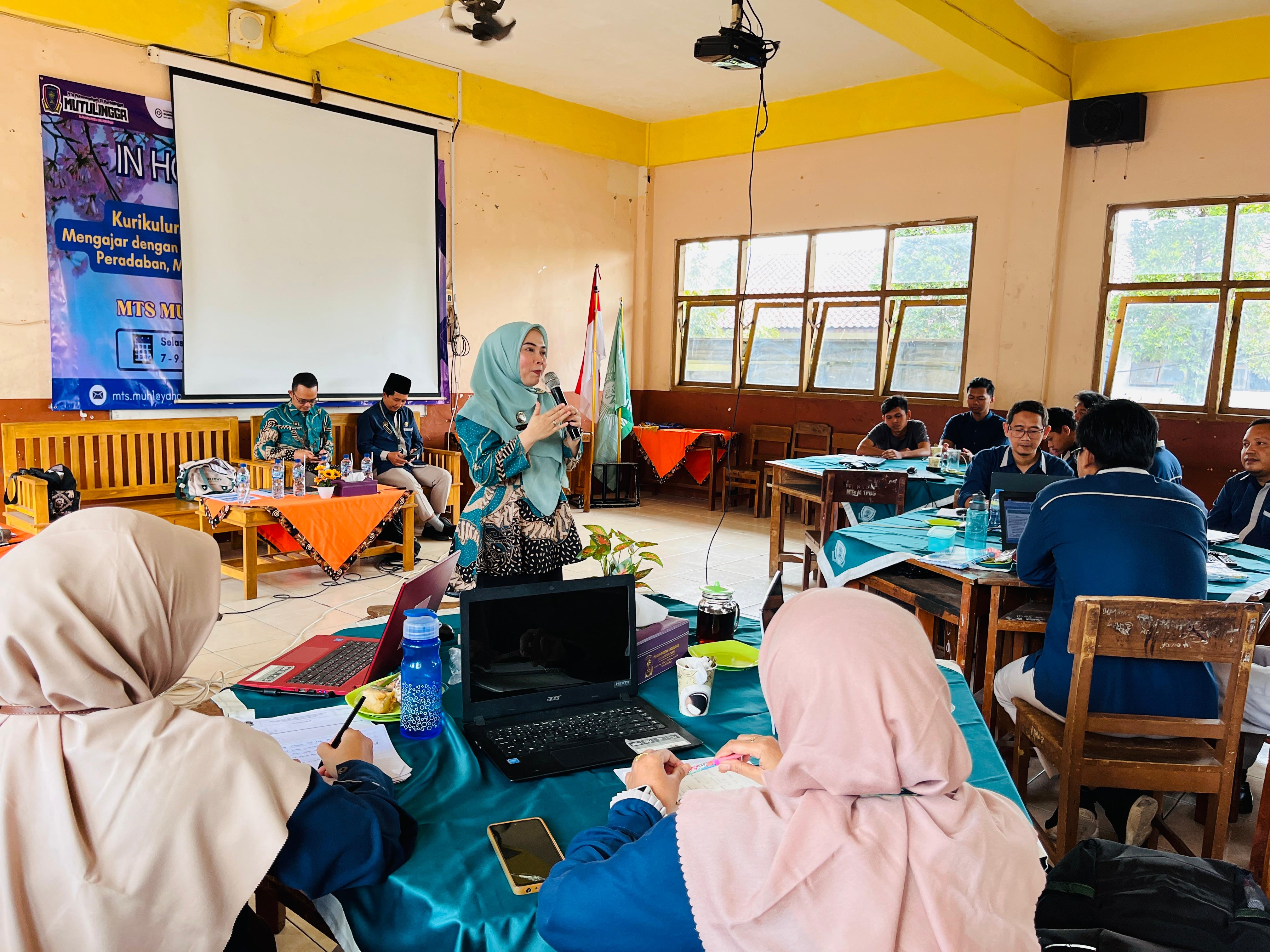 MTs Muhammadiyah 1 Purbalingga untuk kali pertama menggelar In House Training (IHT) bertema Service Excellent Madrasah, Rabu (8/7/2026).