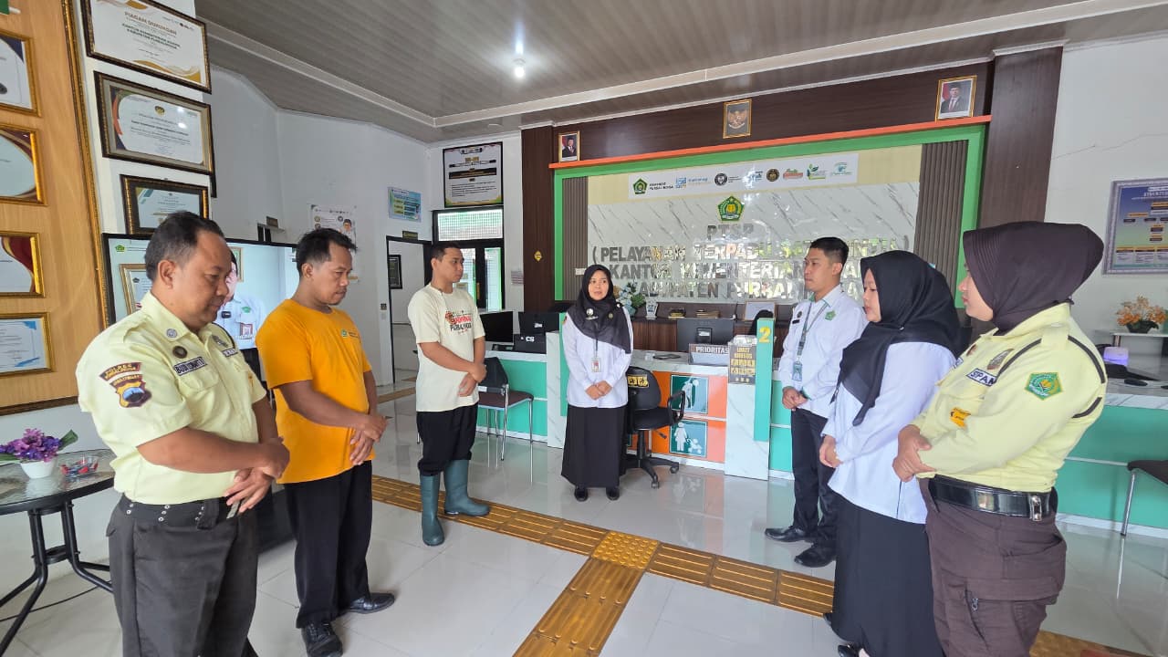 Garda Terdepan Layanan, Petugas PTSP Kankemenag Purbalingga Terus Tingkatkan Kualitas Pelayanan