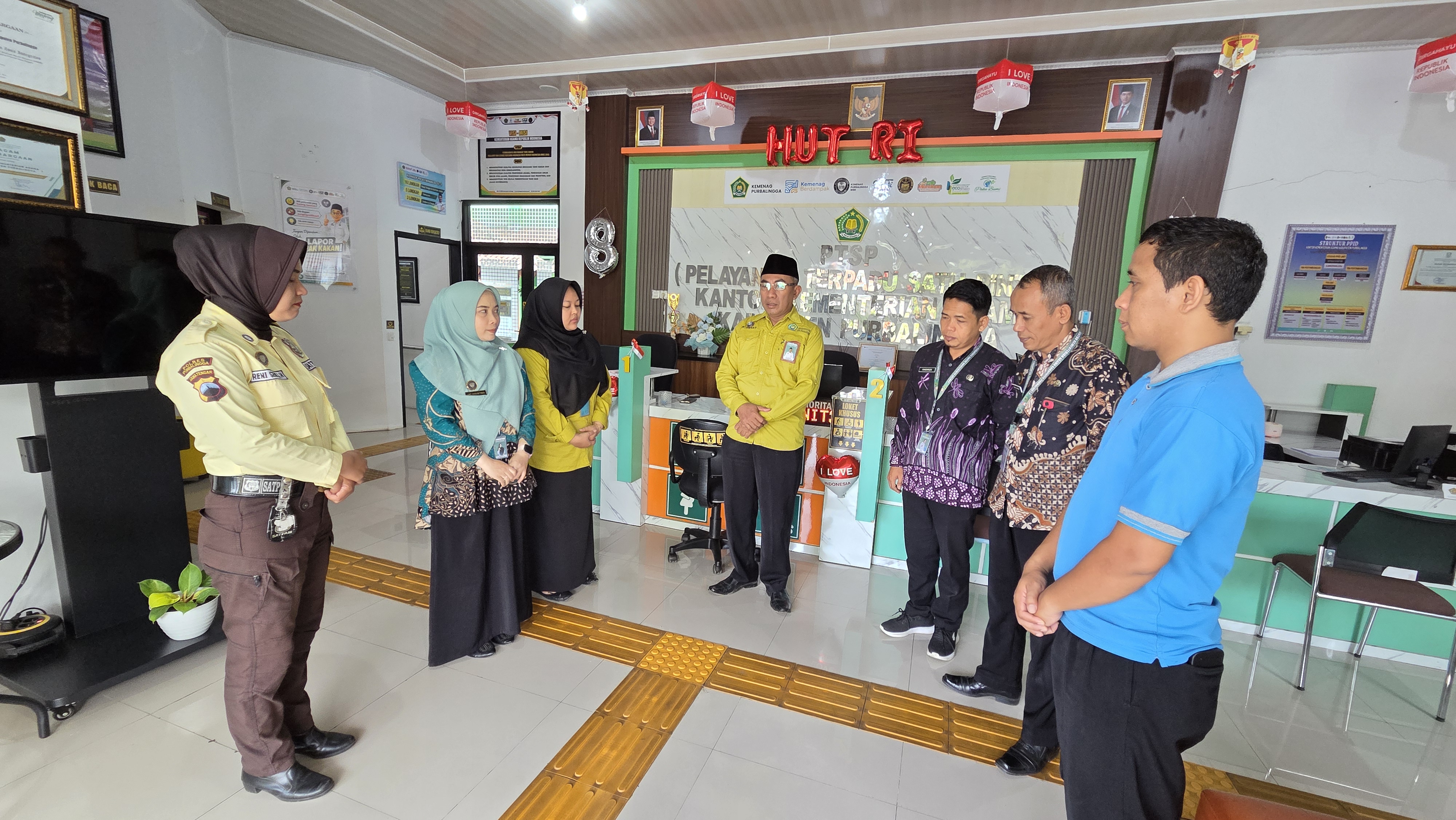 Dalam Briefing Petugas PTSP, Kankemenag Purbalingga Pastikan Setiap Sudut Pelayanan Nyaman untuk Masyarakat