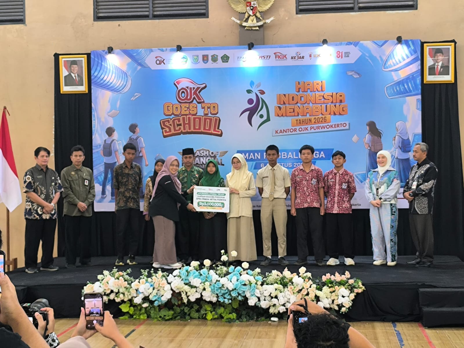 Semangat membangun generasi yang cakap finansial terus digelorakan melalui kegiatan OJK Goes to School yang digelar di Lapangan Indoor MAN Purbalingga, Kamis (6/8/2026).