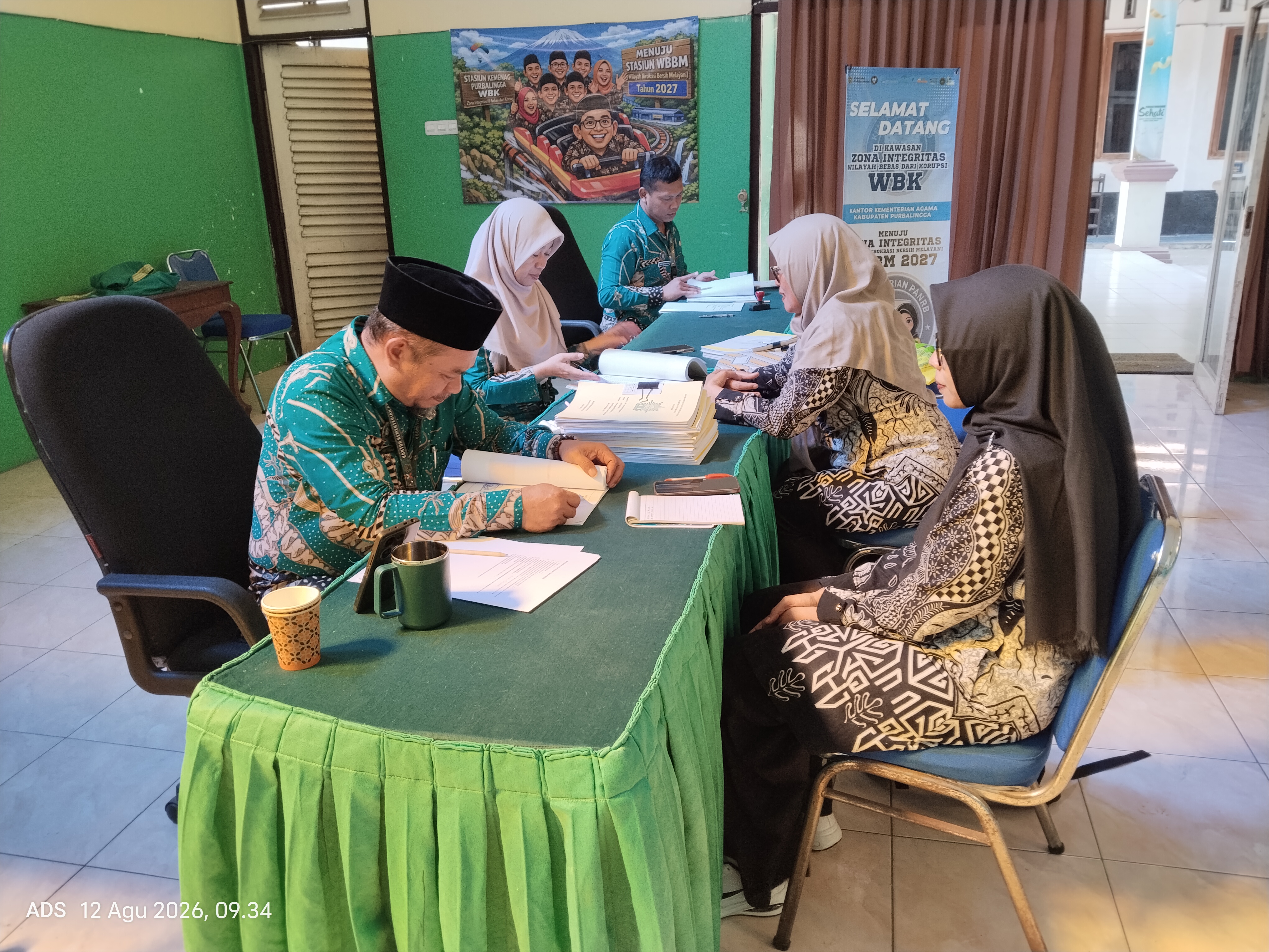 Seksi Pendidikan Madrasah Kantor Kementerian Agama Kabupaten Purbalingga melaksanakan kegiatan pendampingan penyusunan Laporan Pertanggungjawaban (LPJ) Dana Bantuan Operasional Sekolah (BOS) dan Bantuan Operasional Penyelenggaraan (BOP) Tahap II Tahun Anggaran 2026 di Aula Uswatun Khasanah, Rabu (12/8/2026).