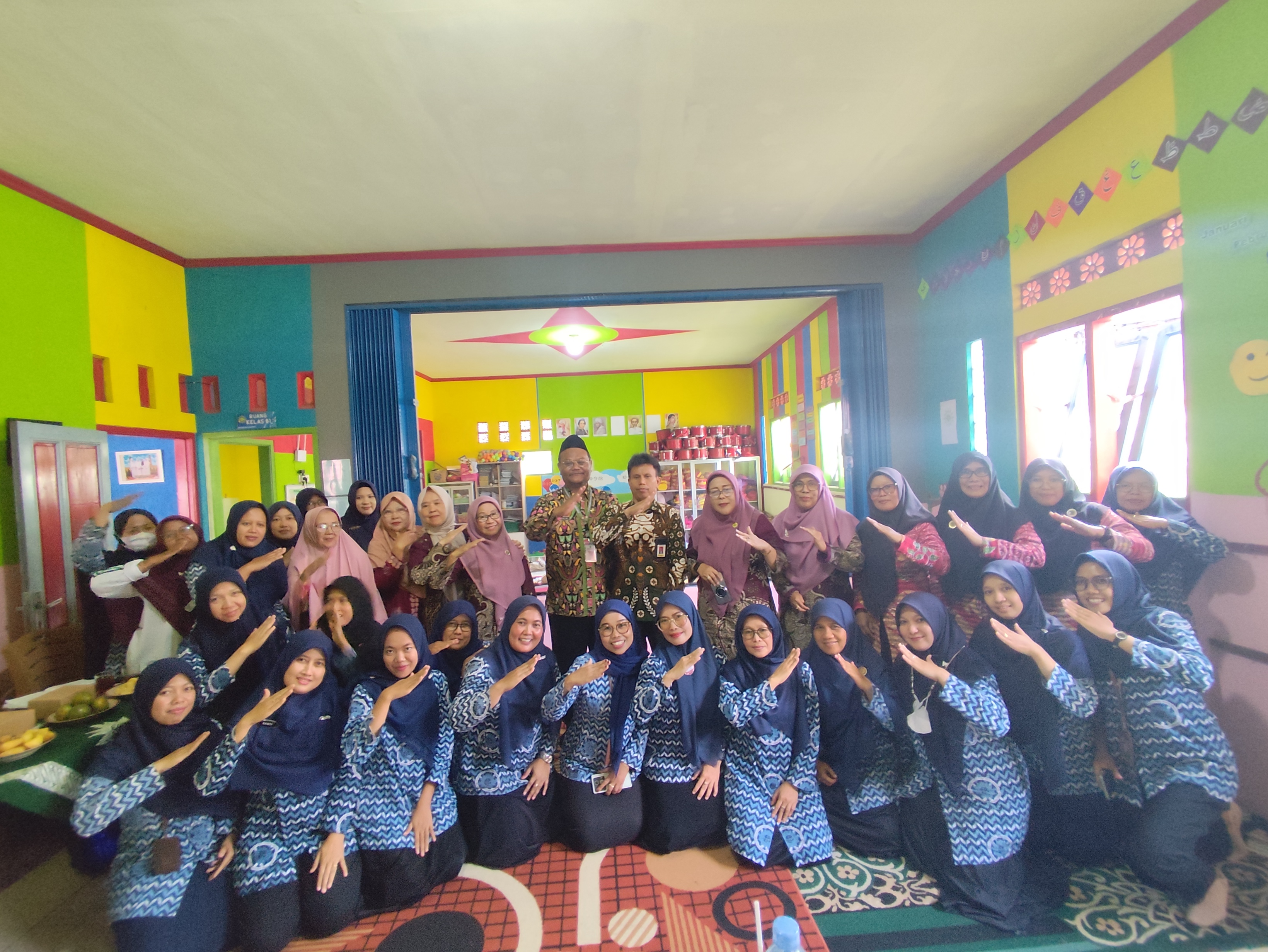 Kasi Pendidikan Madrasah (Penma) Kankemenag Purbalingga, Wisnu Sudarman bersama tim dari Seksi Penma menghadiri Rapat Rutin Koordinator Ikatan Guru Bustanul Athfal (IGABA) se-Kabupaten Purbalingga yang digelar di BA 'Aisyiyah Sumampir, Kamis (13/8/2026).