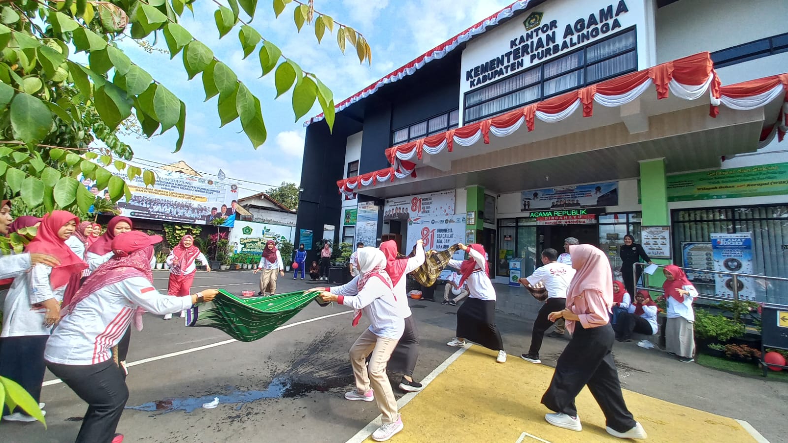 Kankemenag Purbalingga menggelar beragam lomba dalam rangka memeriahkan Hari Ulang Tahun ke-81 Kemerdekaan Republik Indonesia, Jumat (14/8/2026).