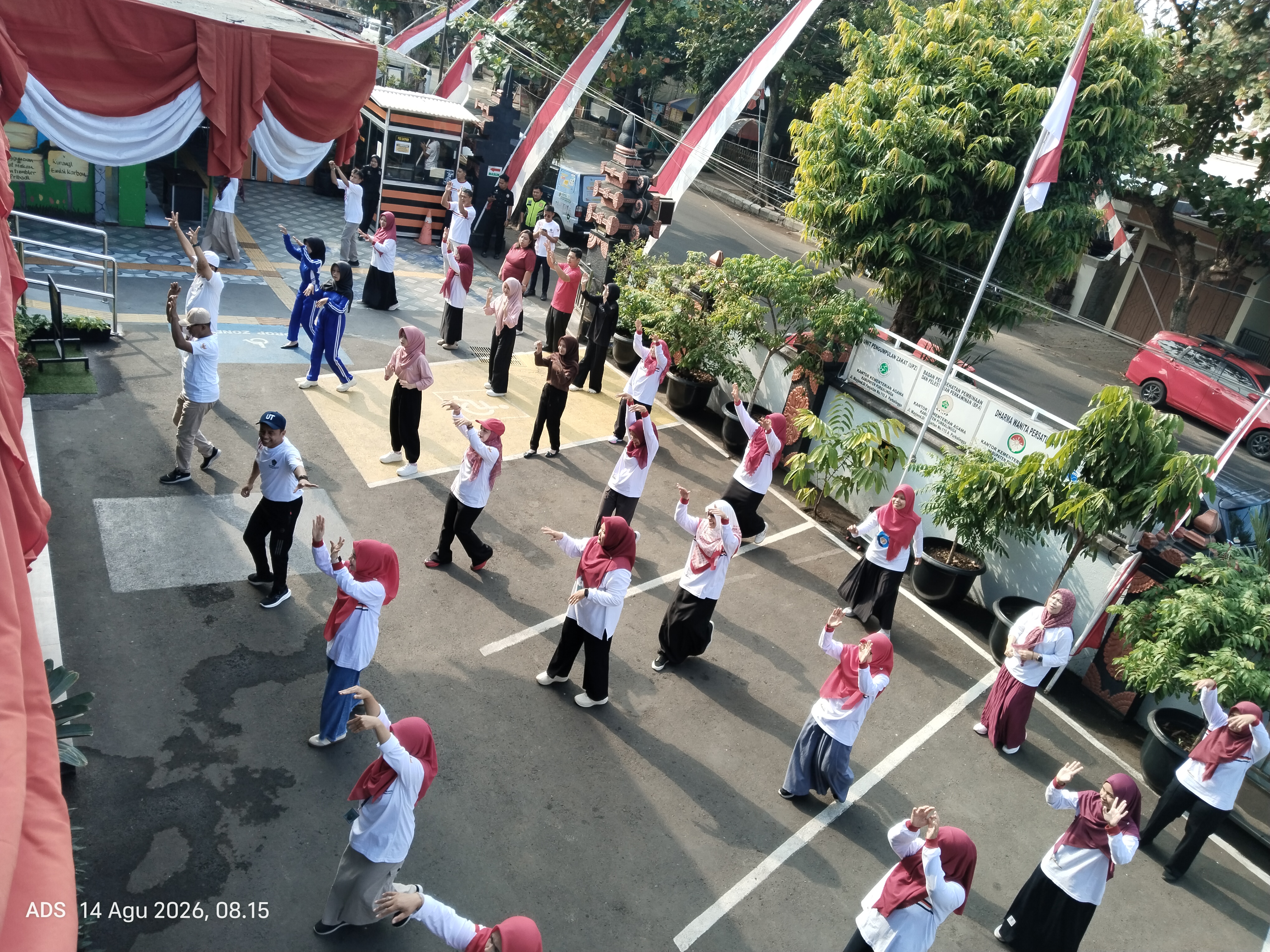 Senam bersama dalam rangka HUR ke-81 Kemerdekaan RI
