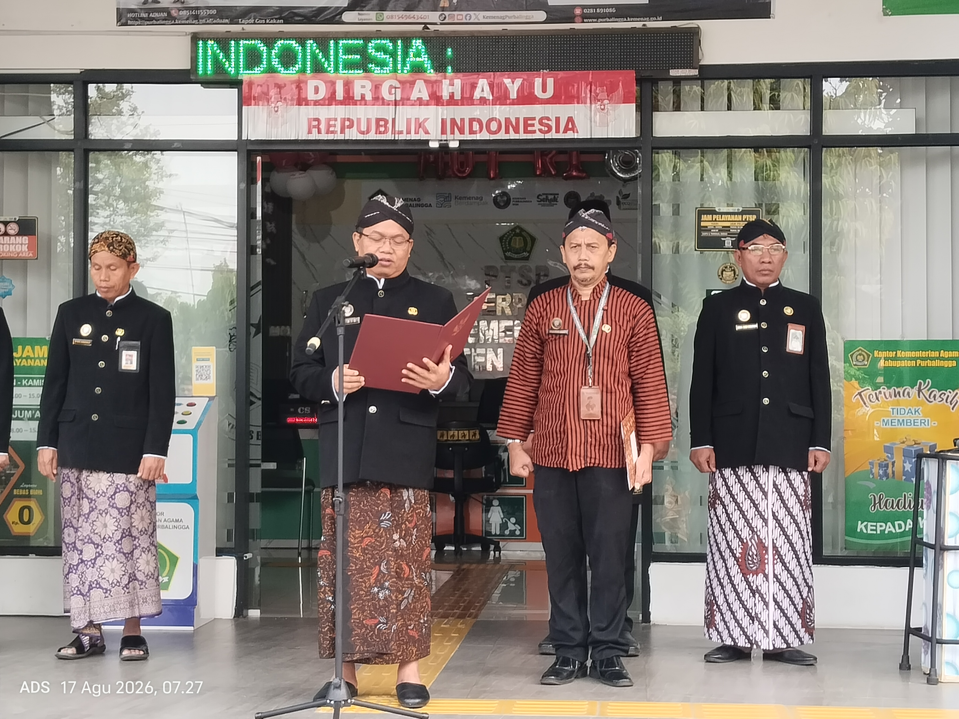 Upacara peringatan Hari Ulang Tahun ke-81 Kemerdekaan Republik Indonesia berlangsung khidmat di Halaman Kantor Kementerian Agama Kabupaten Purbalingga, Senin (17/8/2026).