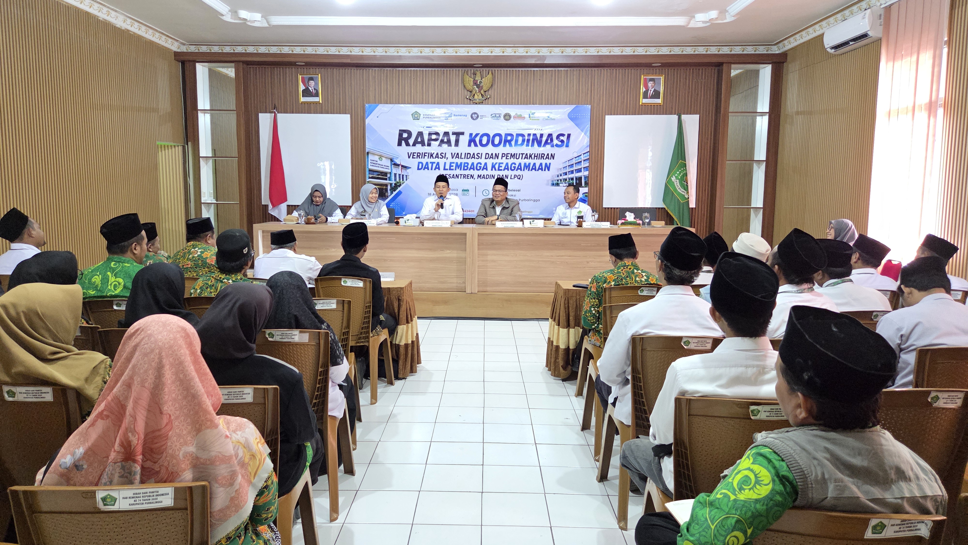 Kantor Kementerian Agama Kabupaten Purbalingga menggelar Rapat Koordinasi, Verifikasi, Validasi, dan Pemutakhiran Data Lembaga Pendidikan Al-Qur’an (LPQ), Madrasah Diniyah Takmiliyah (MDT), dan Pondok Pesantren di Aula Galaksi, Selasa (18/8/2026).