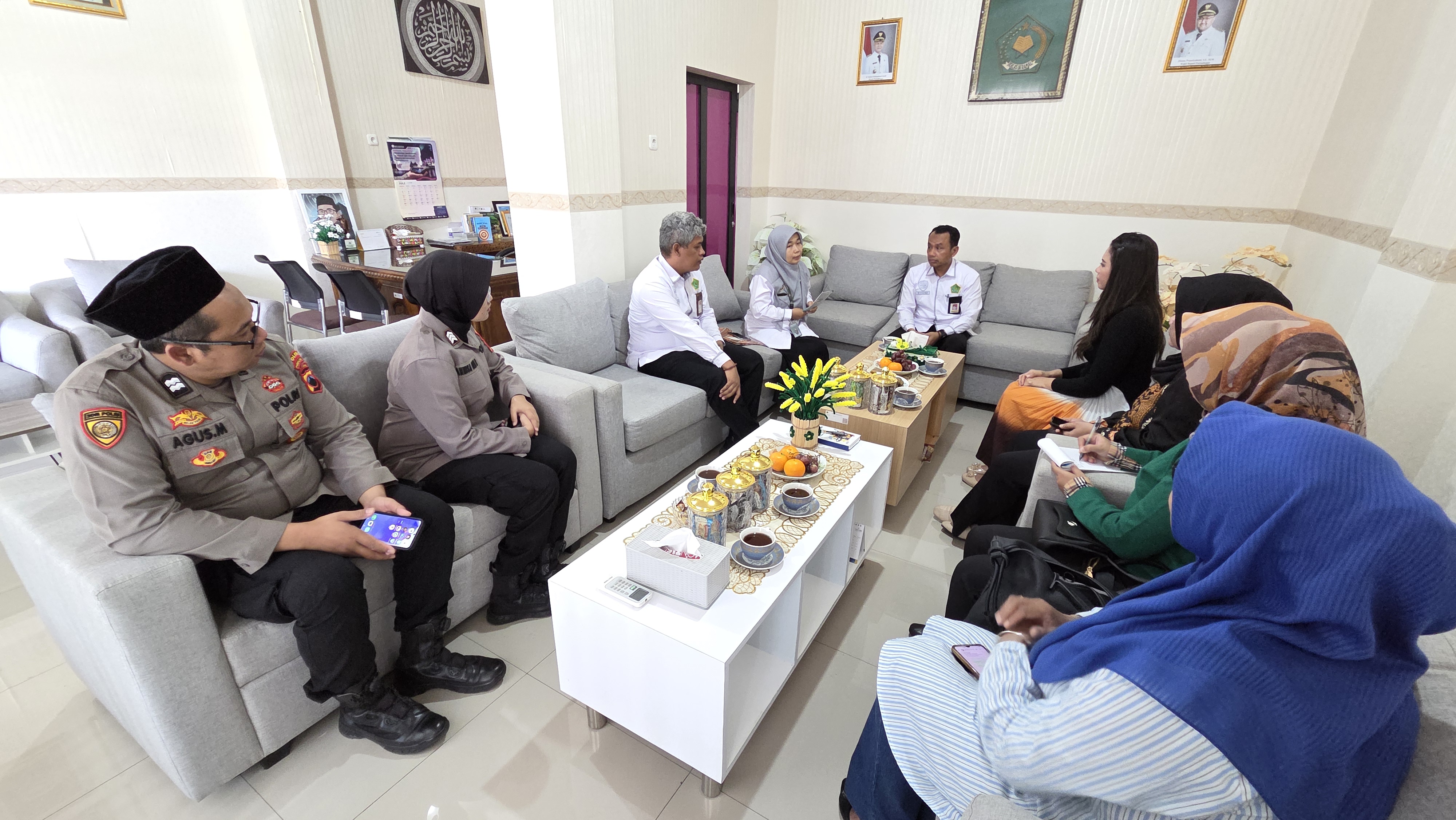 Kantor Kementerian Agama Kabupaten Purbalingga menerima audiensi dari Ketua Yayasan Kemala Bhayangkari Cabang Purbalingga, Ny. Dona Hendry Susanto, beserta jajaran pengurus