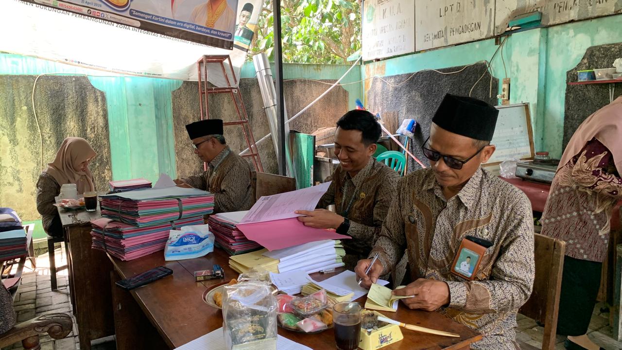 Seksi Bimas Islam Kantor Kementerian Agama Kabupaten Purbalingga melaksanakan monitoring dan evaluasi pelayanan serta tata kelola administrasi di KUA Kecamatan Pengadegan, Rabu (19/8/2026).