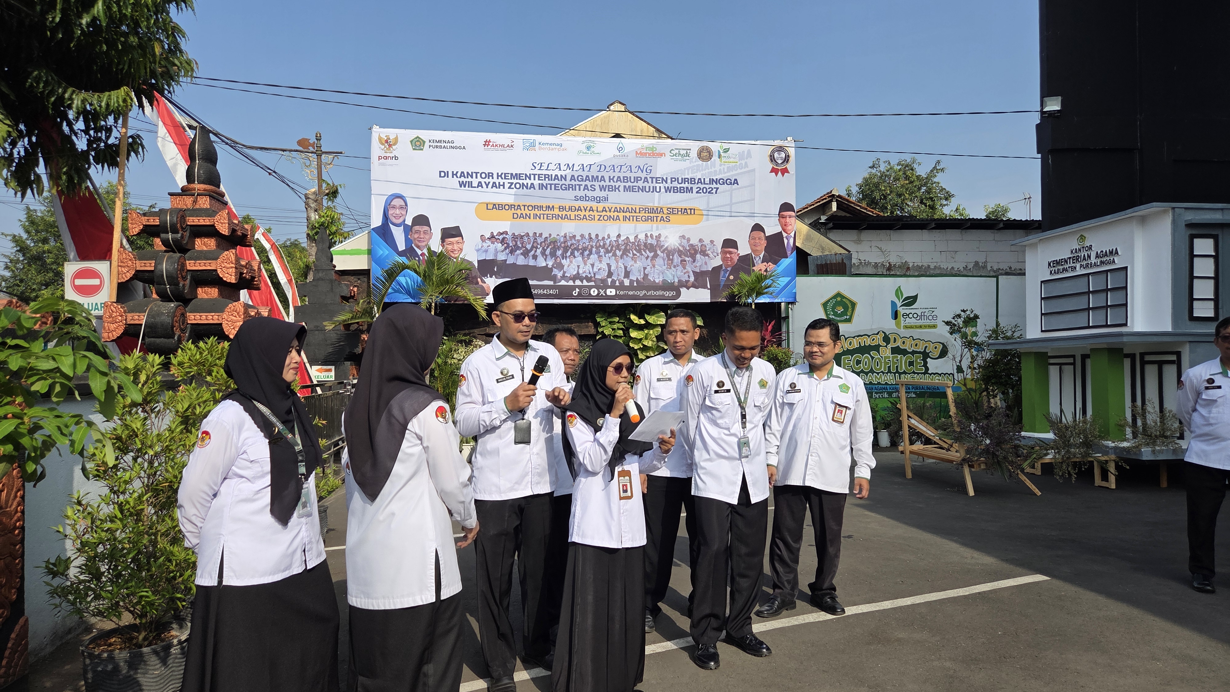 Kantor Kementerian Agama Kabupaten Purbalingga menggelar briefing Zona Integritas (ZI) usai apel pagi pada Senin (24/8/2026) di halaman kantor.