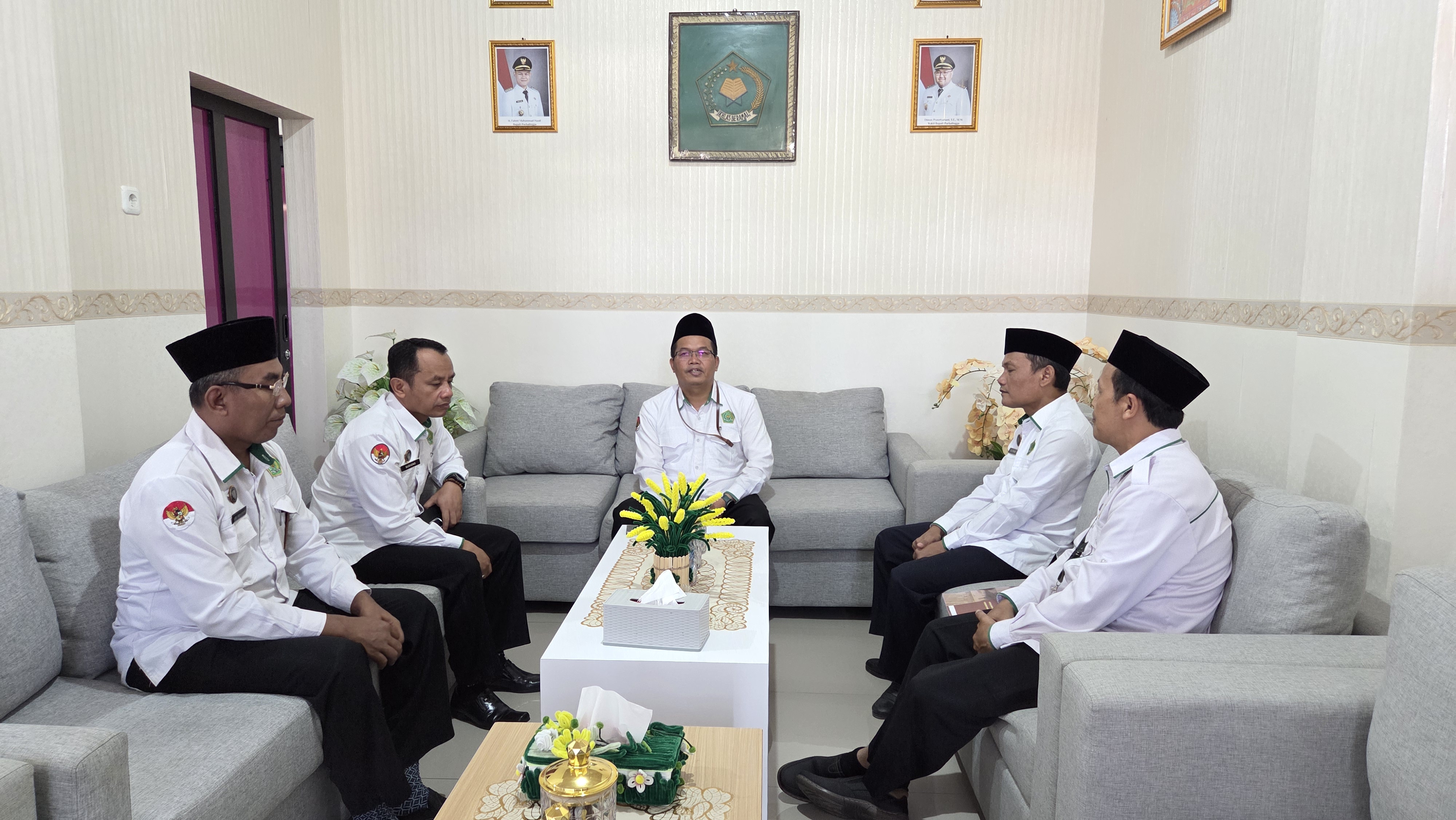 Kepala Kantor Urusan Agama (KUA) terlantik, Edi Rujito dan Ali Pahmi, bersilaturahmi ke Kantor Kementerian Agama Kabupaten Purbalingga, Senin (24/8/2026).