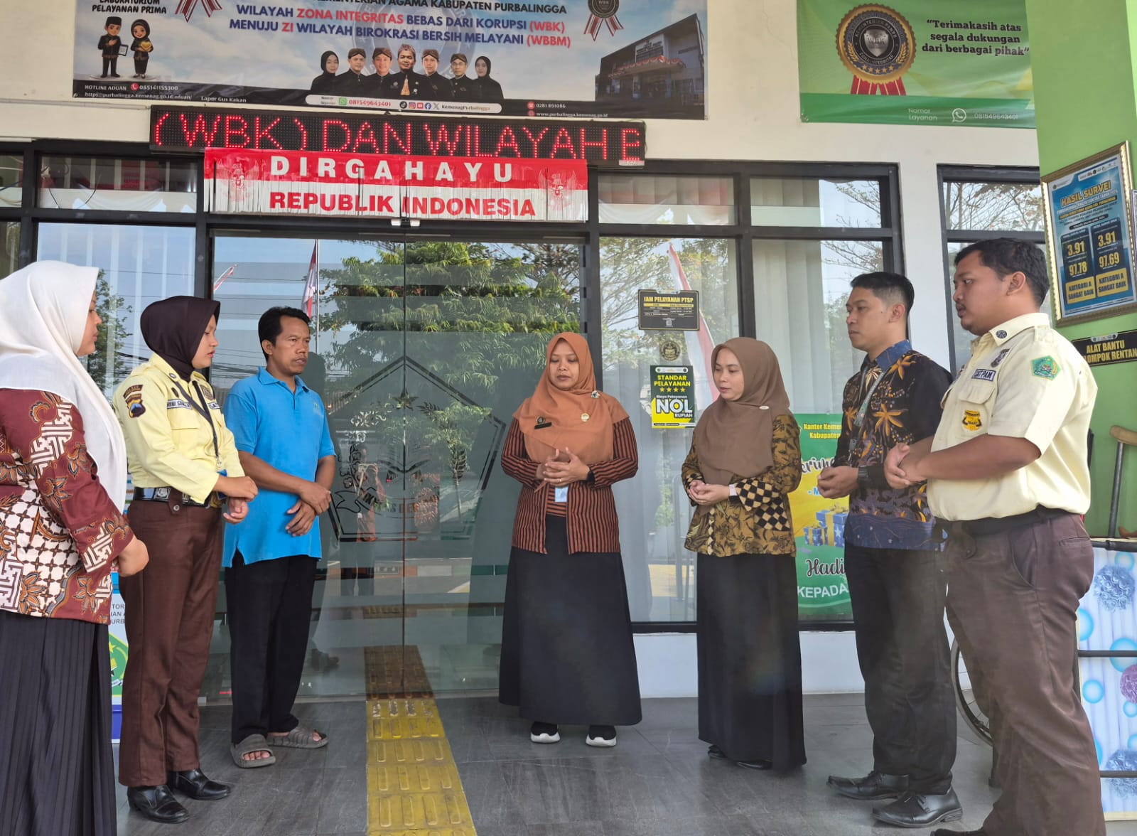 Briefing pagi petugas PTSP