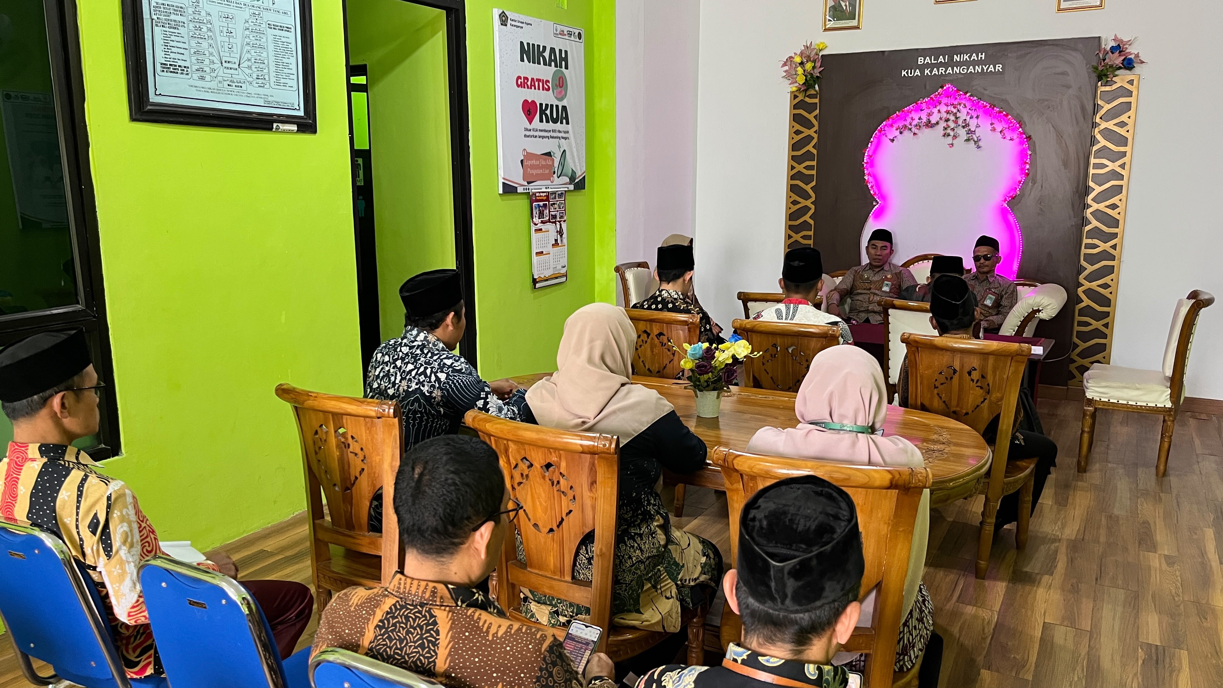 Monev administrasi NR di KUA Karanganyar dan Kertanegara