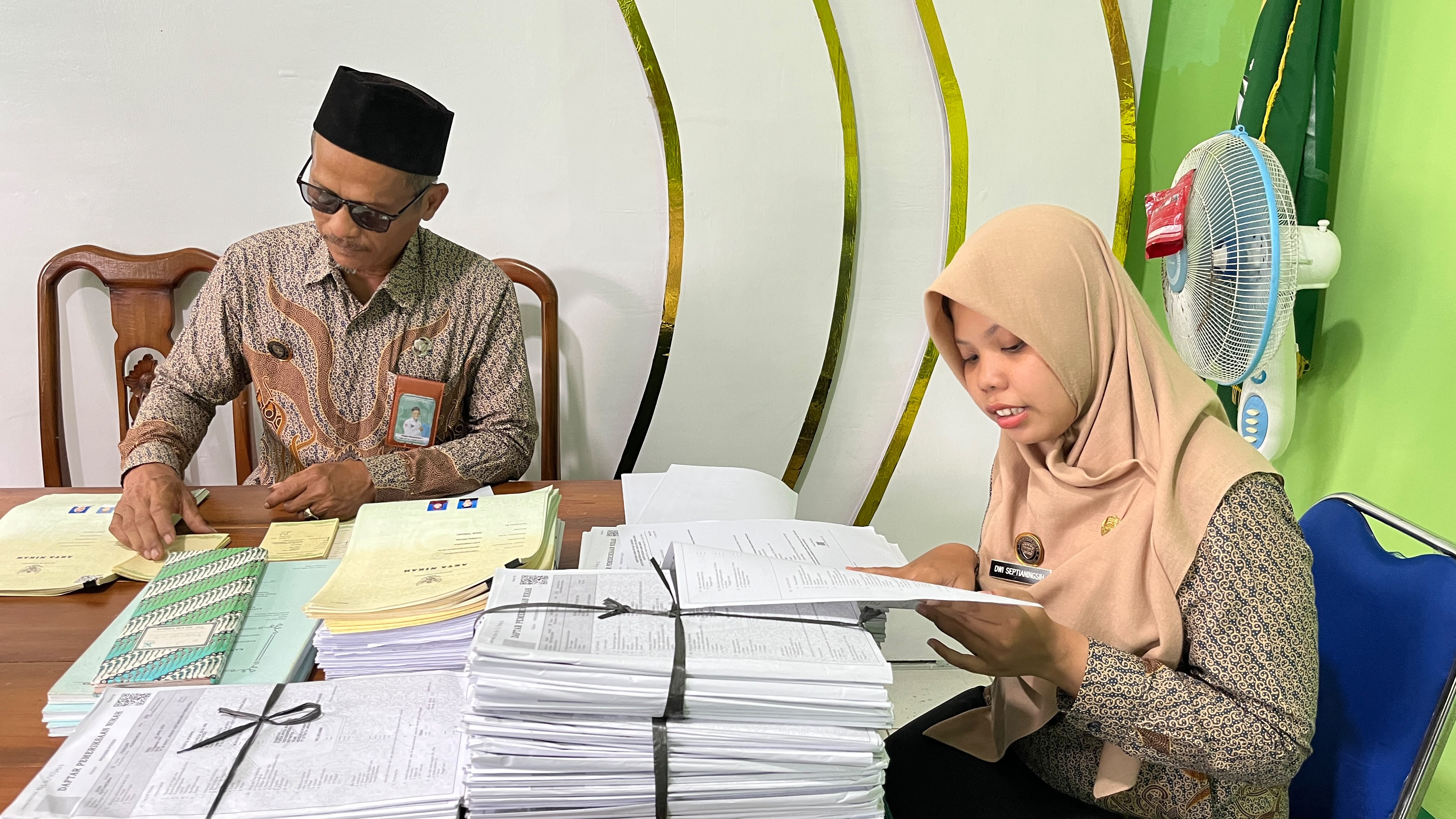 Monev administrasi NR di KUA Karanganyar dan Kertanegara