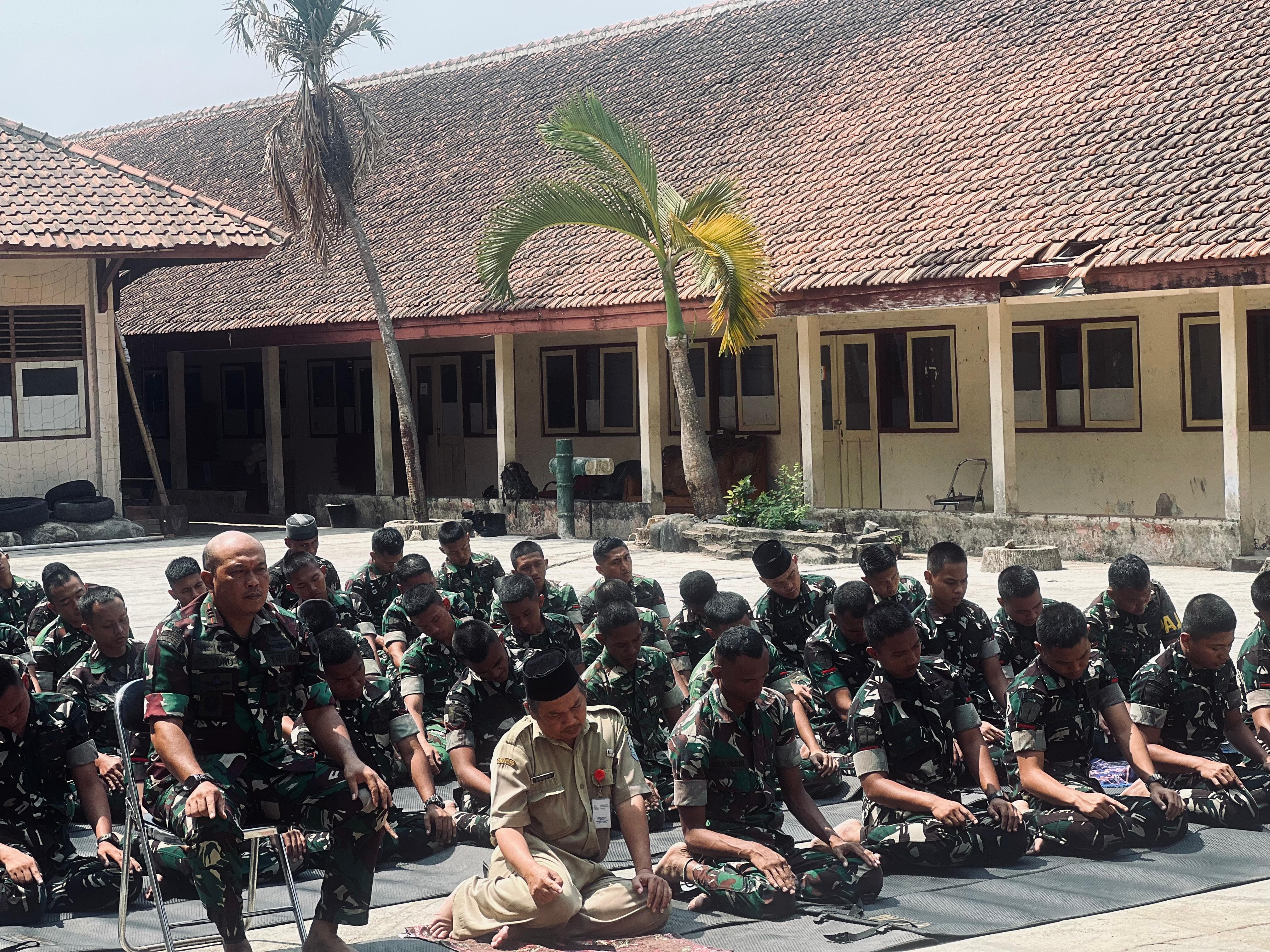 Pelaksanaan salat istisqa Yonif Purbalingga