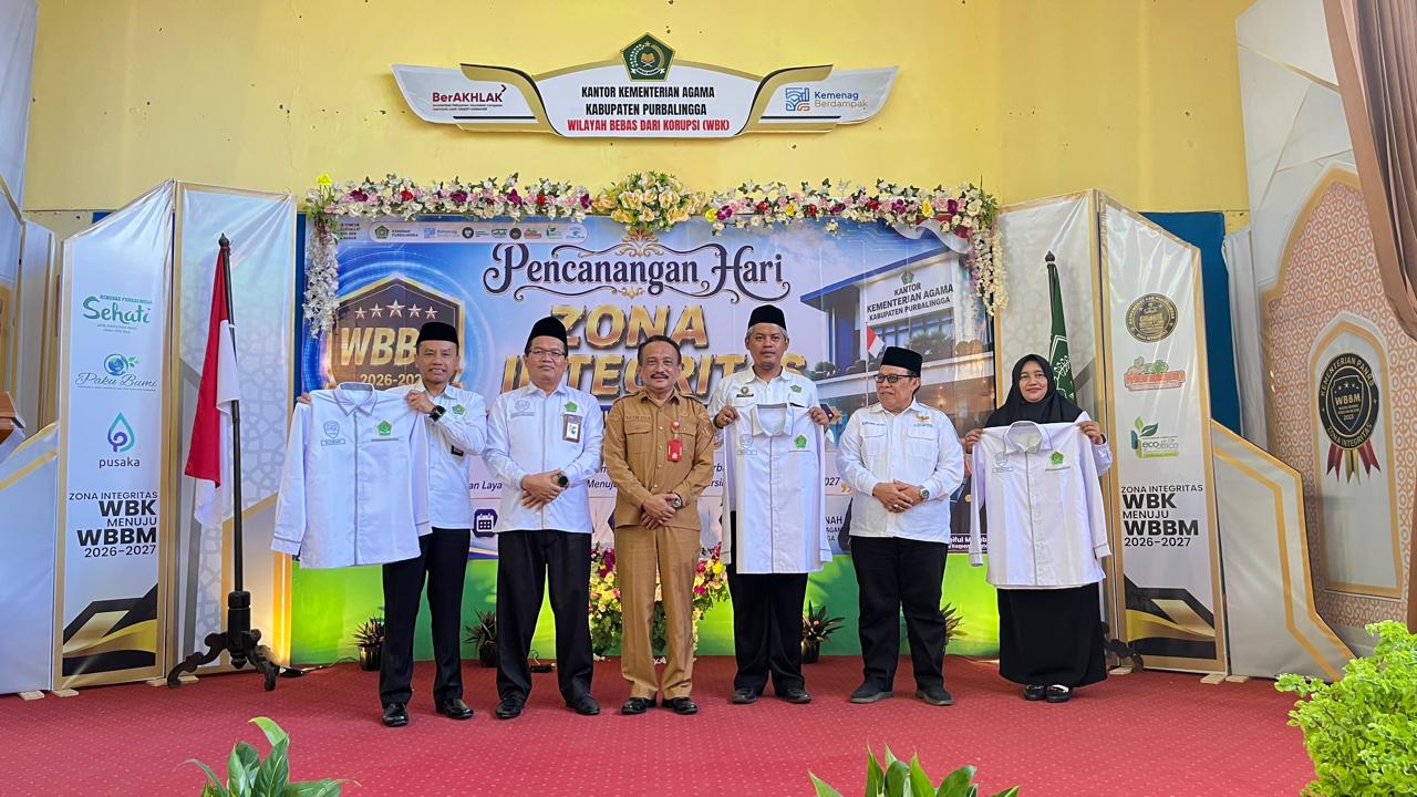 Inspektur Jenderal Kementerian Agama RI, Khairunas, resmi mencanangkan Hari Zona Integritas Kantor Kementerian Agama Kabupaten Purbalingga melalui Zoom, Selasa (11/8/2026), ditandai penandatanganan Piagam Pencanangan Hari Zona Integritas.