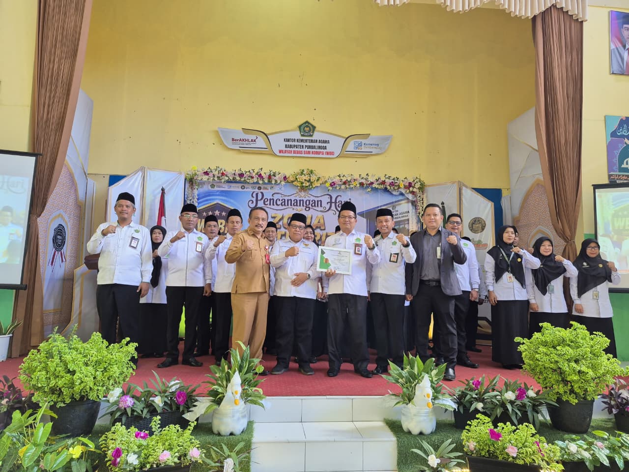 Bupati Purbalingga melalui Staf Ahli Bidang Pemerintahan dan Kesejahteraan Rakyat, Tri Gunawan Setiadi, menyambut baik Pencanangan Hari Zona Integritas Kantor Kementerian Agama Kabupaten Purbalingga, Selasa (11/8/2026), di Aula Uswatun Hasanah.