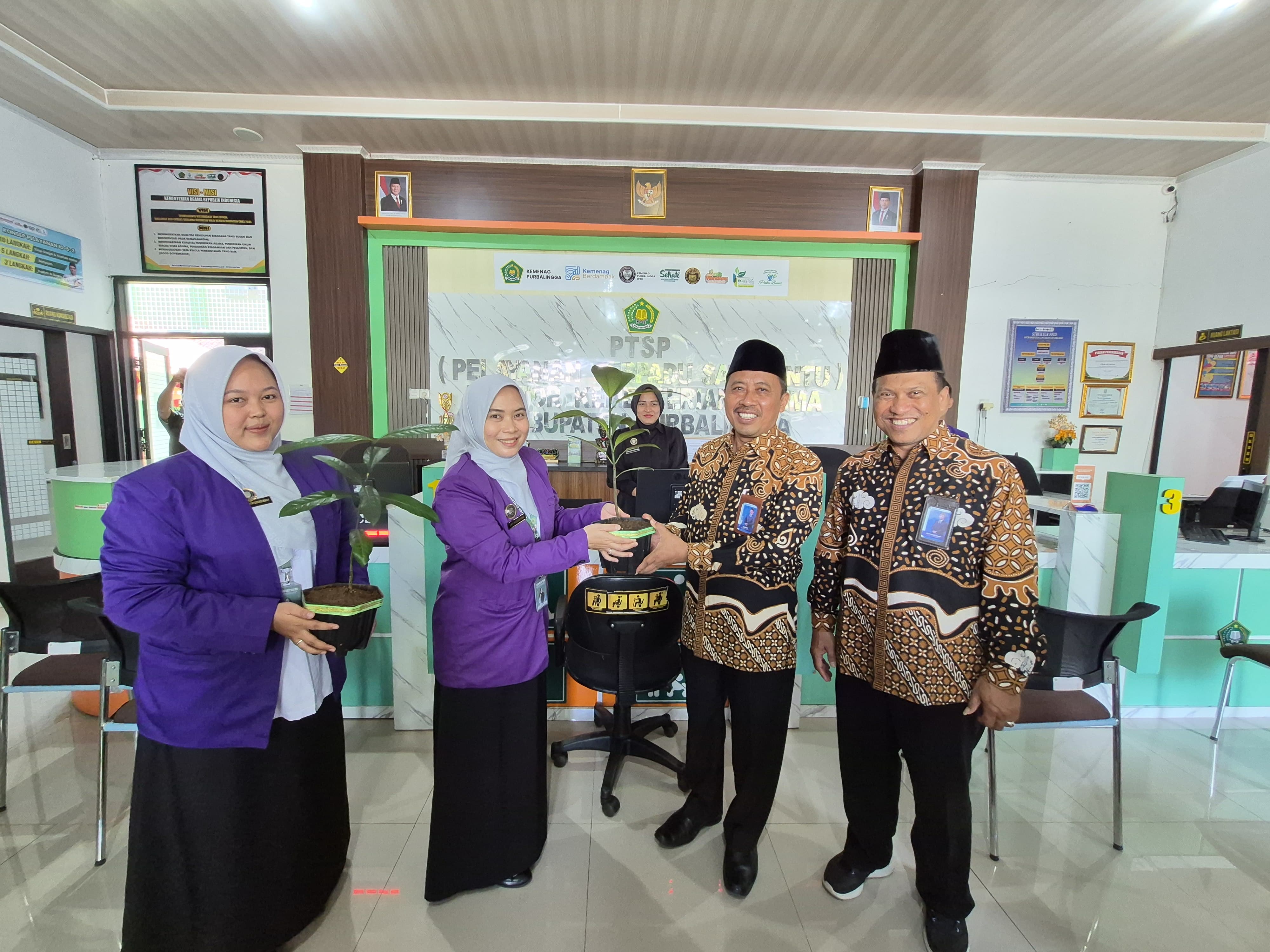Komitmen membangun Zona Integritas terus diwujudkan baik melalui sistem dan tata kelola birokrasi, maupun melalui kepedulian terhadap lingkungan dan penguatan pemahaman mitigasi risiko.