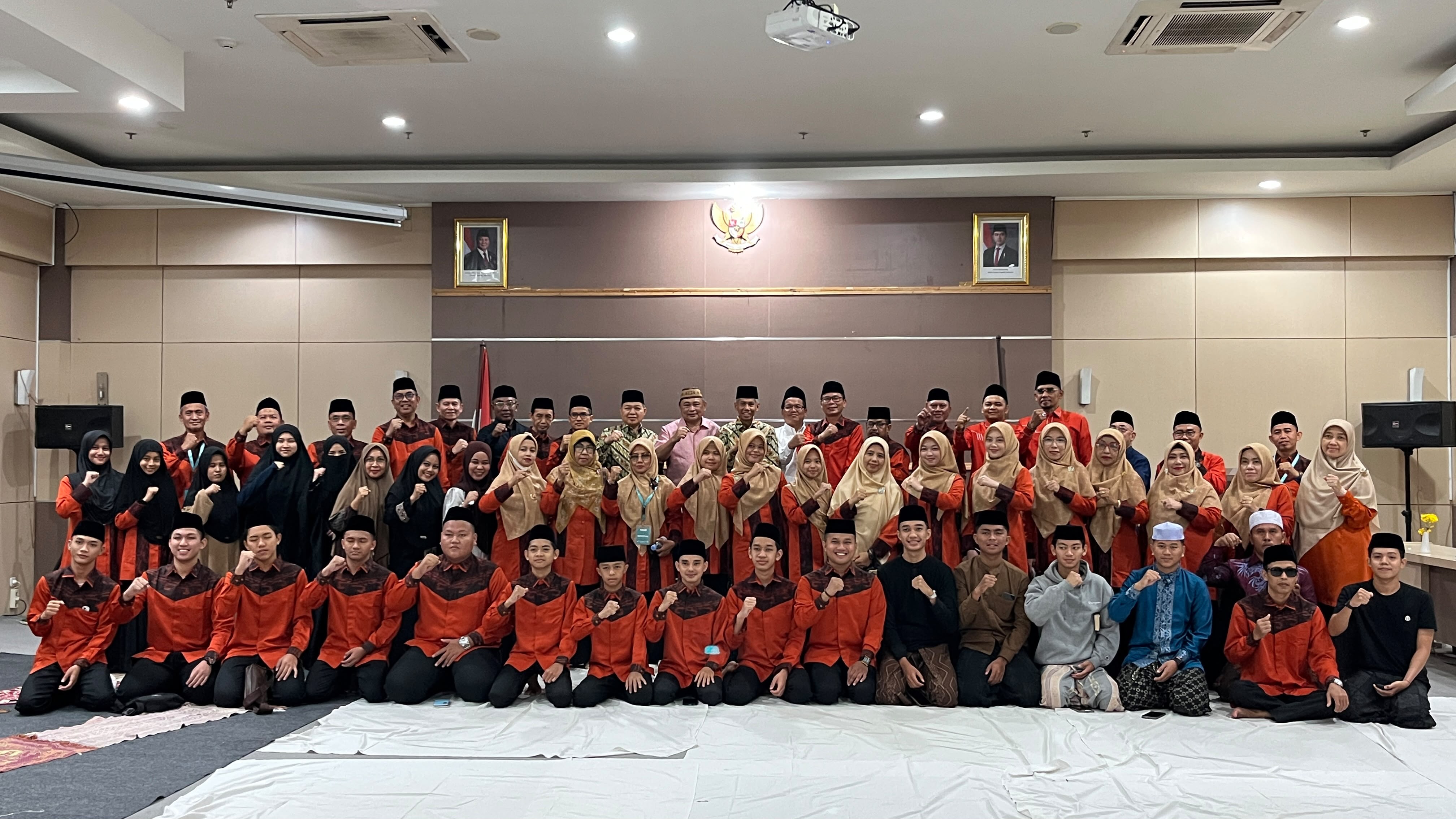 Kepala Kantor Kementerian Agama Kabupaten Purbalingga Zahid Khasani bersama Kasi Bimas Islam Moh. Nur Hidayat selaku Liaison Officer (LO) mendampingi Kepala Kantor Wilayah Kementerian Agama Provinsi Kalimantan Barat