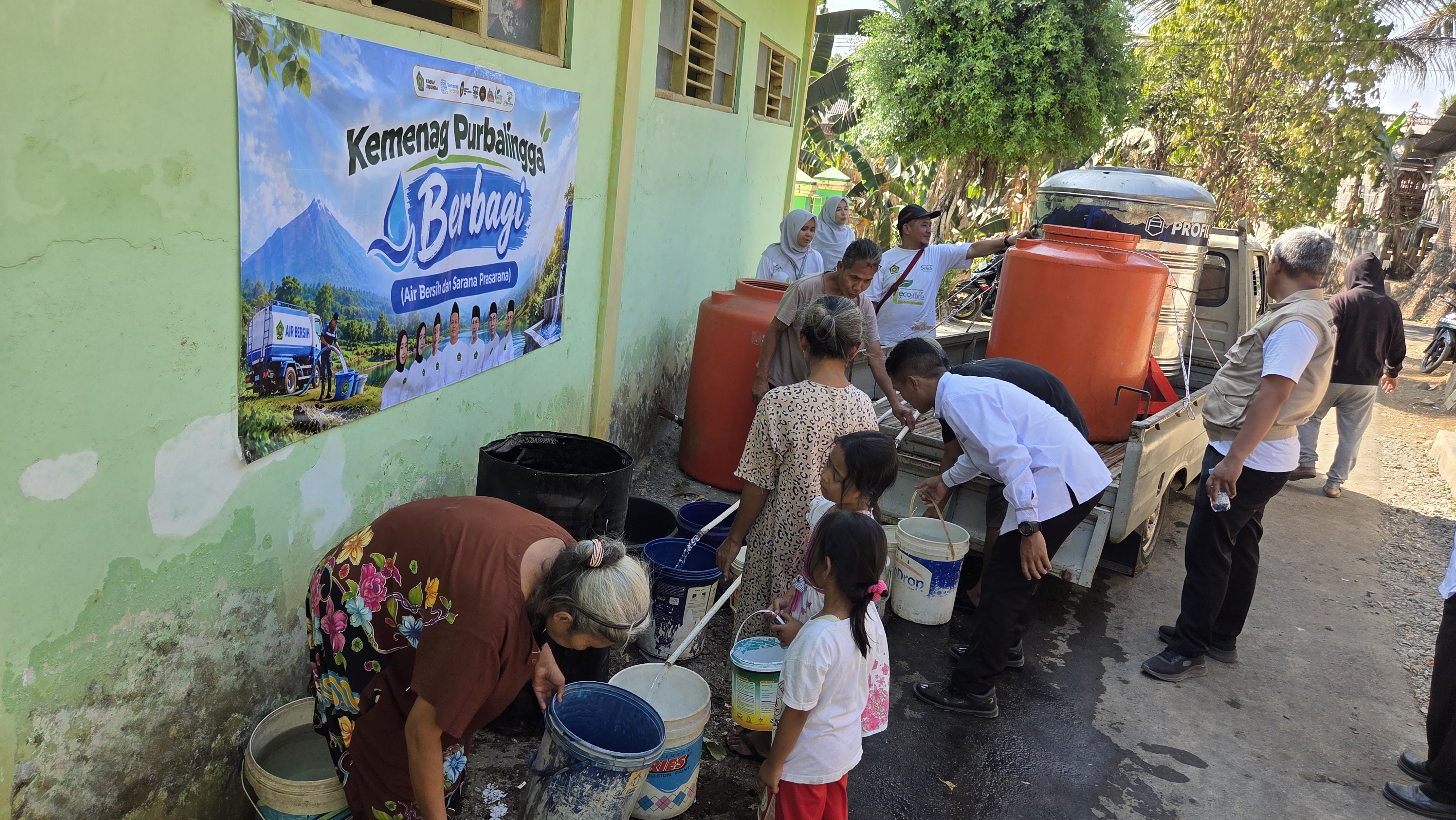Kemenag Purbalingga Berbagi Air Bersih di Pengadegan, Bantu Warga Hadapi Dampak Kemarau