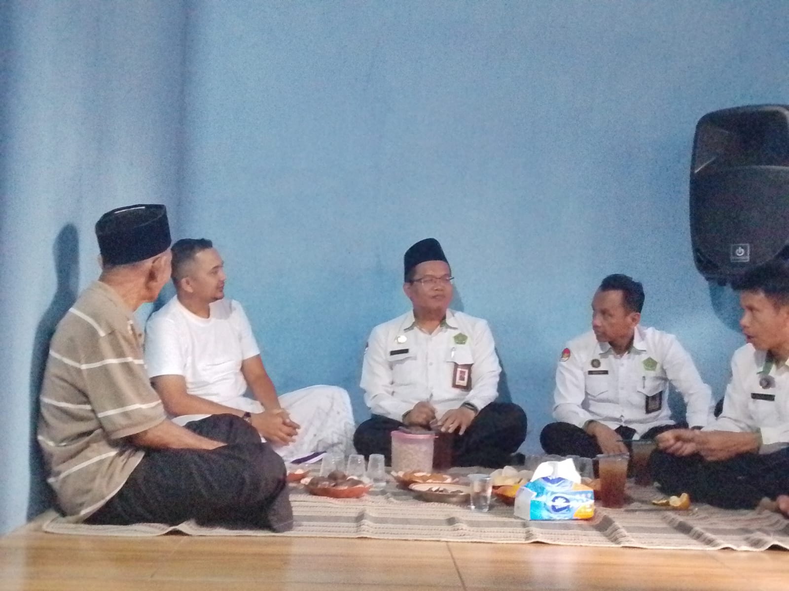 Kepala Kantor Kementerian Agama Kabupaten Purbalingga melaksanakan takziyah ke dua keluarga yang sedang berduka, Senin (28/9/2026)