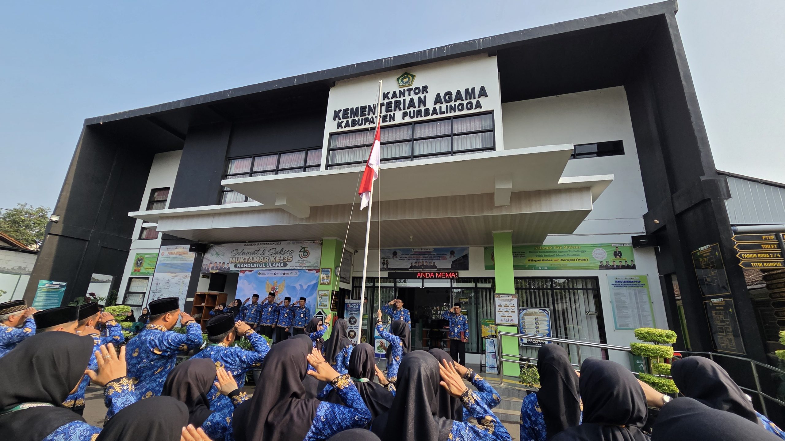 Kantor Kementerian Agama Kabupaten Purbalingga menggelar Upacara Peringatan Hari Kesaktian Pancasila di halaman kantor setempat, Kamis (1/10/2026).