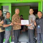KUA dan Madrasah Bukateja Salurkan 323 Dus Air Mineral  untuk Program Kemenag Berbagi