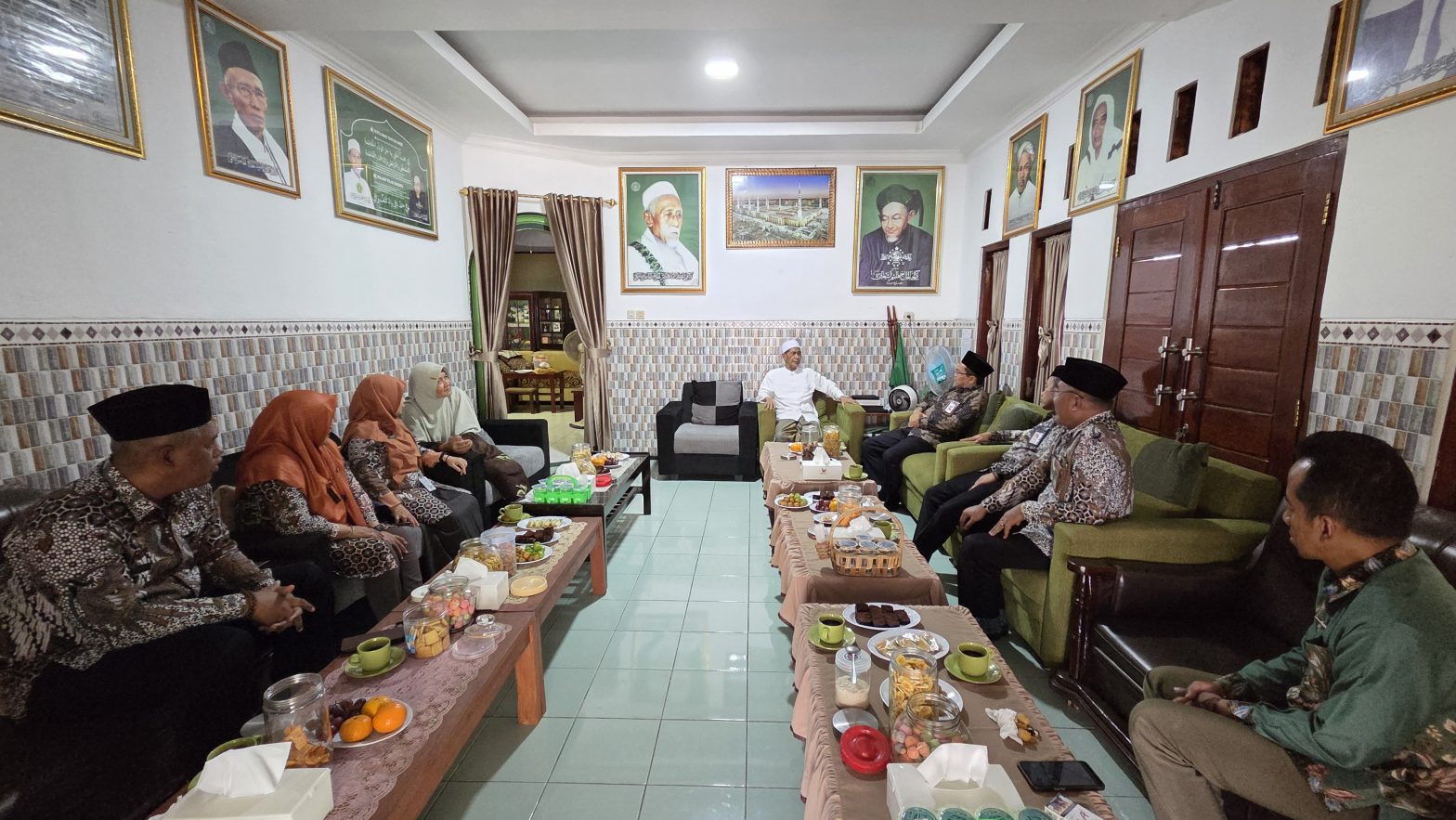 Kantor Kementerian Agama Kabupaten Purbalingga bersilaturahmi ke kediaman Pengasuh Pondok Pesantren Mambaul Ulum Tunjungmuli, Karangmoncol, K.H. Ahmad Masykur Husni, Rabu (7/10/2026).