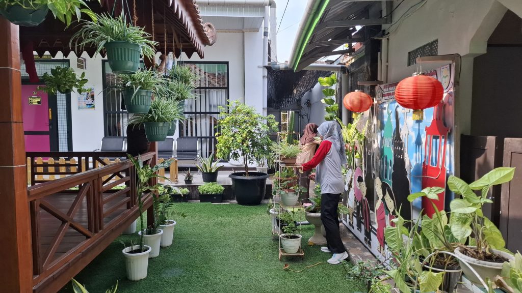 Jumat Merawat, Kemenag Purbalingga Giat Eco Office Hadirkan Layanan Publik yang Nyaman dan Ramah Lingkungan