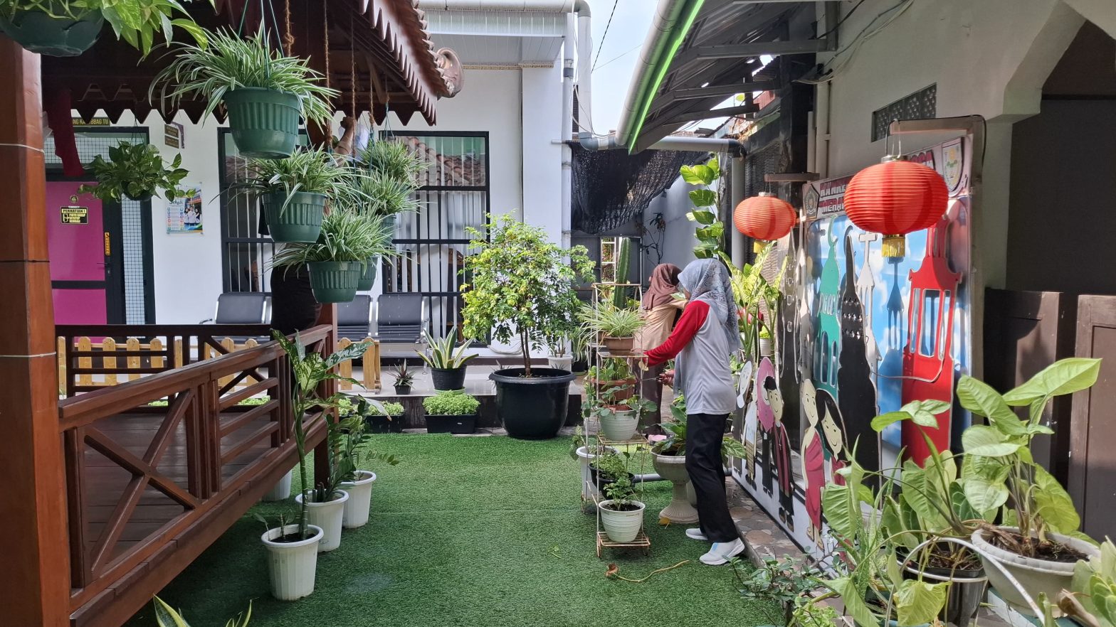 Jumat Merawat sebagai bagian dari implementasi Eco Office bertajuk “Nandur Becik, Ati Resik”, Jumat (9/10/2026).