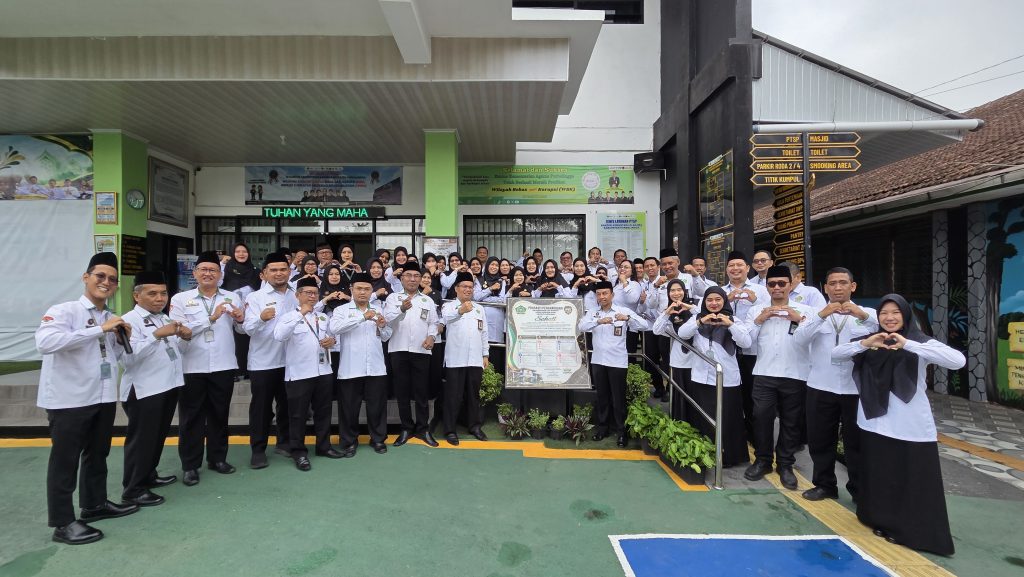 Kemenag Purbalingga Abadikan Komitmen Zona Integritas, Tandatangani Prasasti WBK 2025