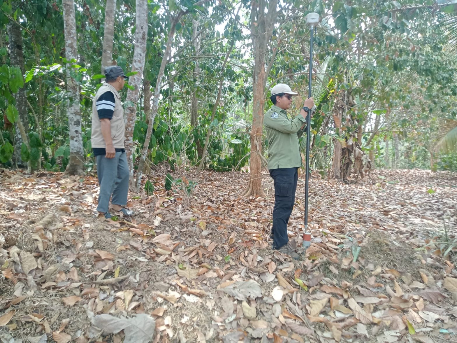 pendampingan pengukuran tanah wakaf di Desa Larangan, Kecamatan Pengadegan, Jumat (16/10/2026).