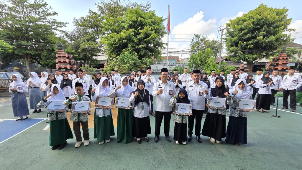 Apel Senin, Kemenag Purbalingga Apresiasi Tujuh Santri Berprestasi di PORSADIN VIII Jawa Tengah