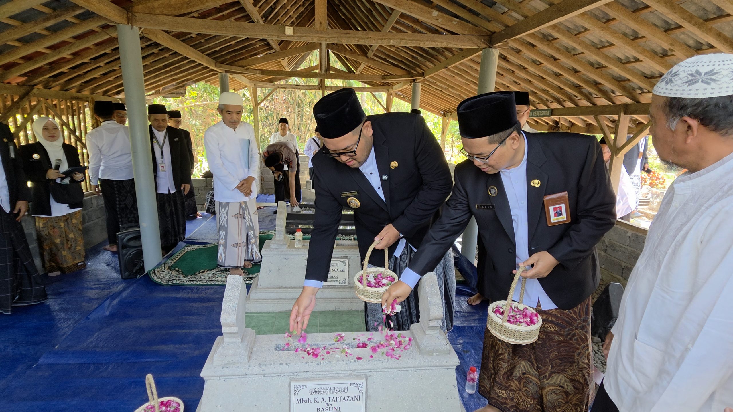 ziarah ke makam Kiai Taftazani, Ketua PCNU pertama Kabupaten Purbalingga, di Dagan, Bobotsari, Kamis (22/10/2026).
