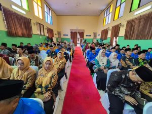 Keluarga besar Kemenag Purbalingga menyambut rombongan Kemenag Pemalang yang mengantar H. Sarif Hidayat