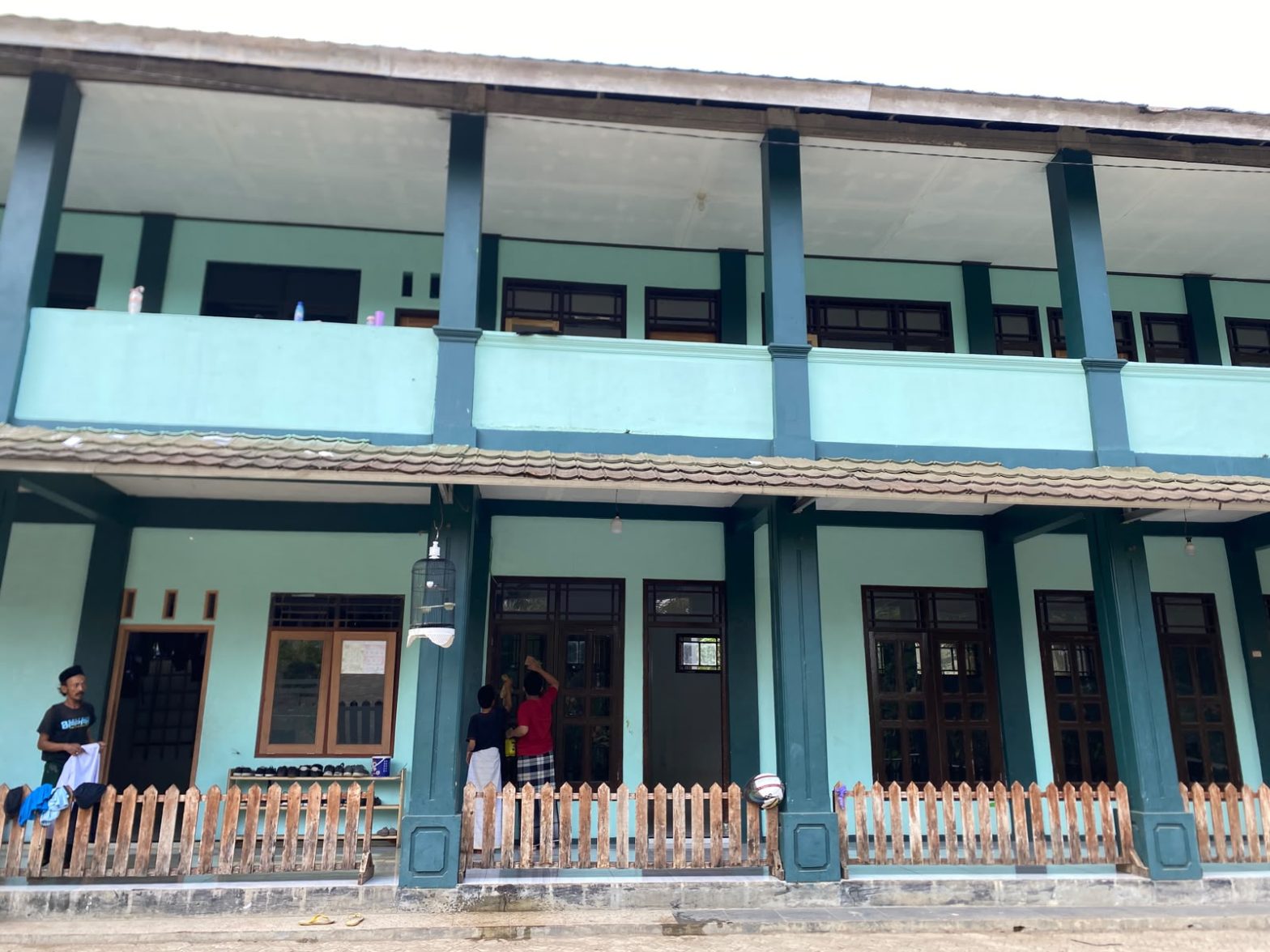 Kantor Kementerian Agama Kabupaten Purbalingga melaksanakan kegiatan Resik-Resik Pesantren di Pondok Pesantren Miftahul Ulum, Kecamatan Rembang